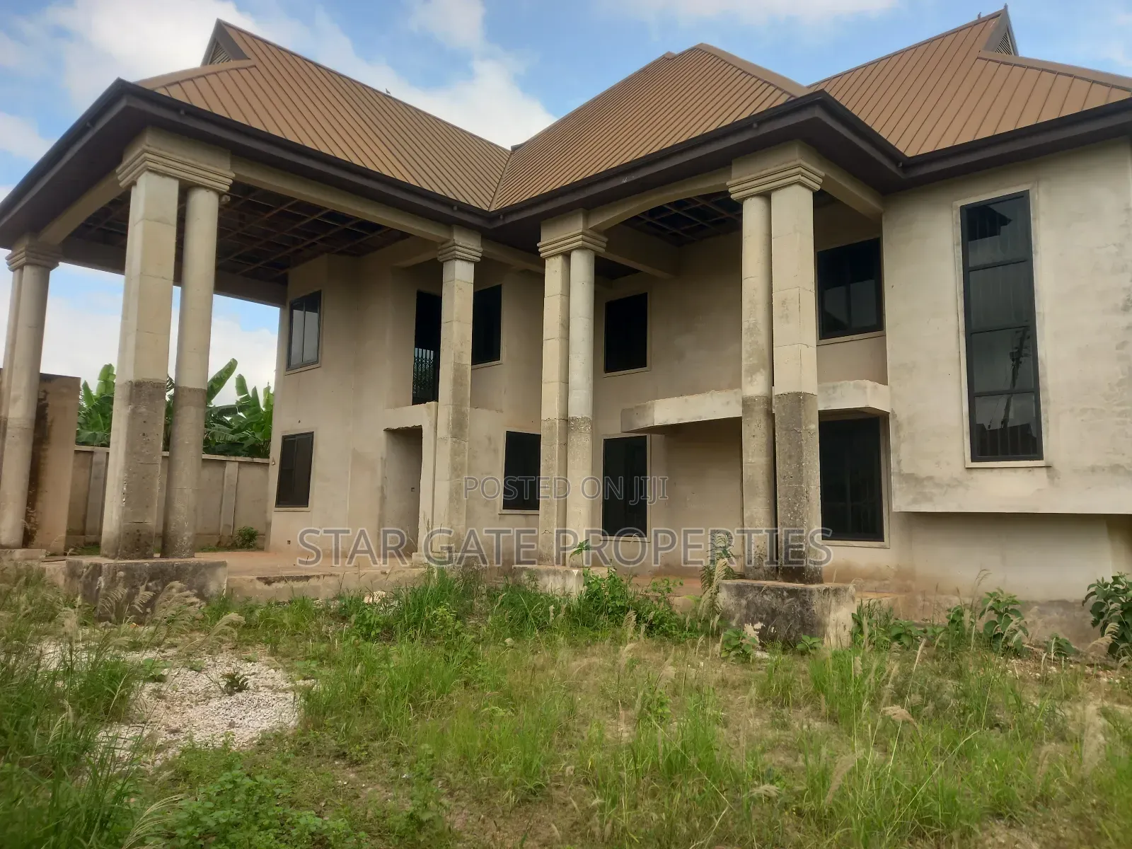 8bdrm House in Santasi Nkoransa, Kumasi Metropolitan for sale