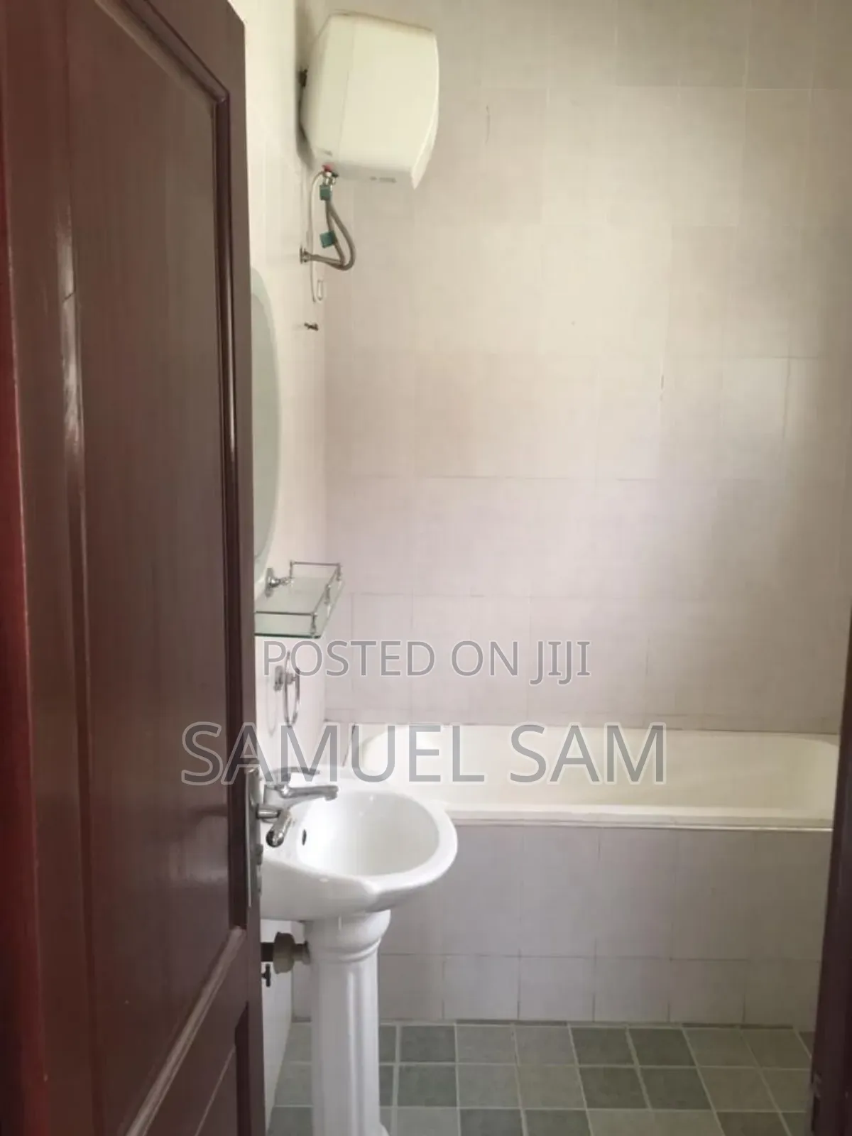 6bdrm House in Community 11, Tema Metropolitan for rent