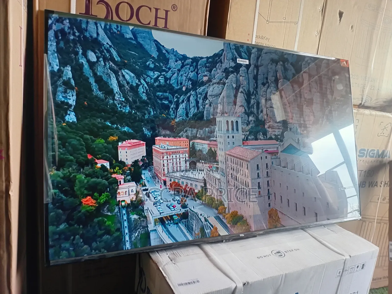 Close Dull World With Tcl55