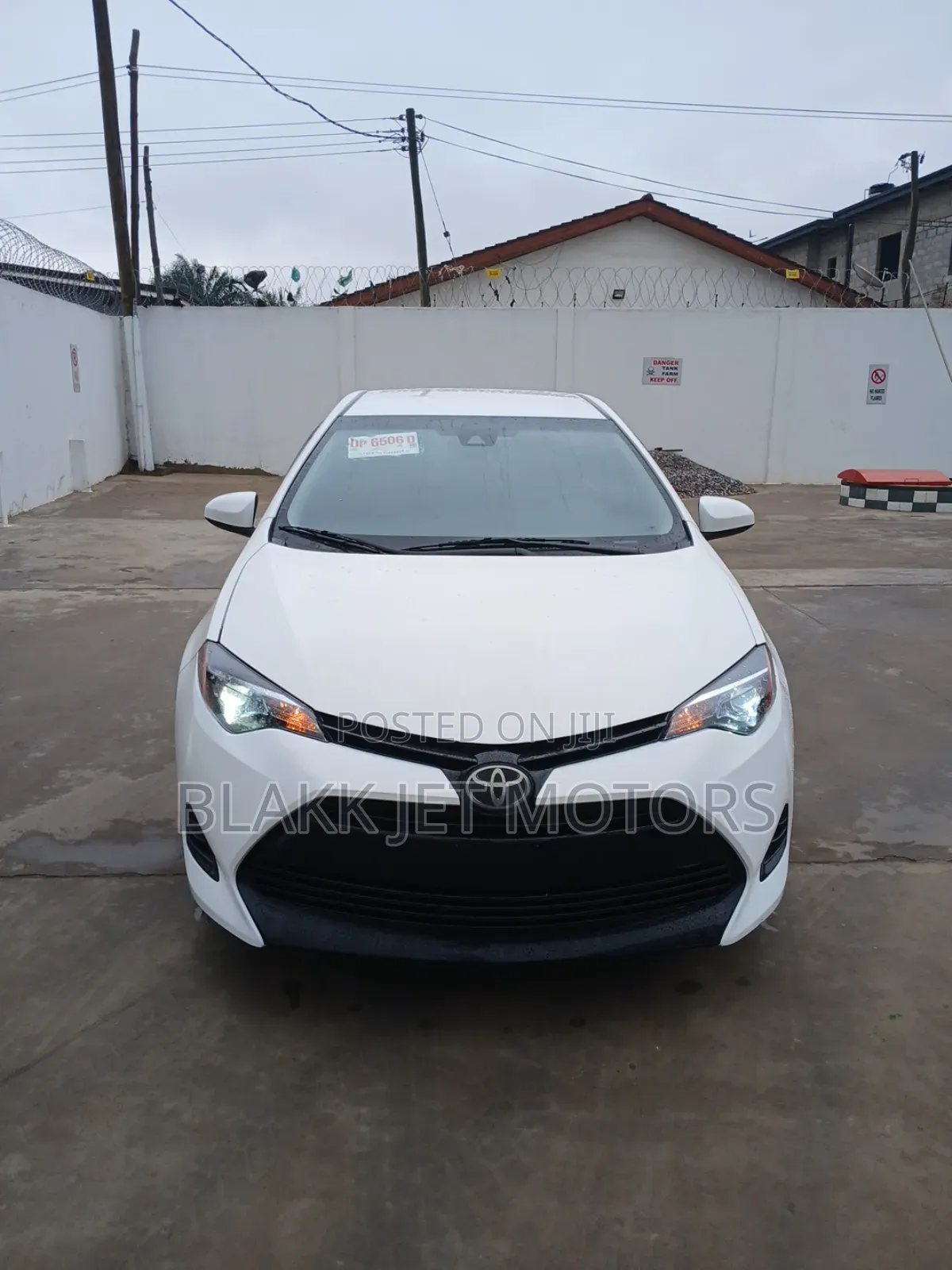 Toyota Corolla LE Eco (1.8L 4cyl 2A) 2018 White