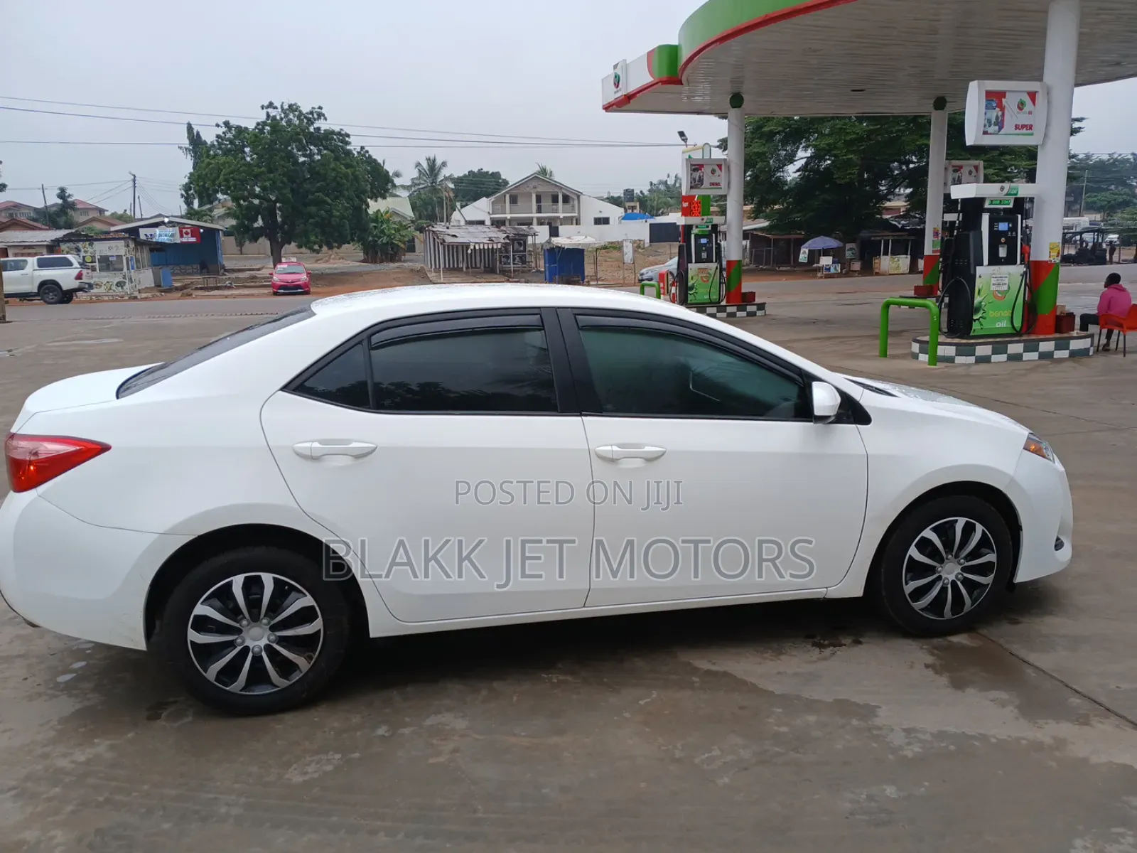 Toyota Corolla LE Eco (1.8L 4cyl 2A) 2018 White
