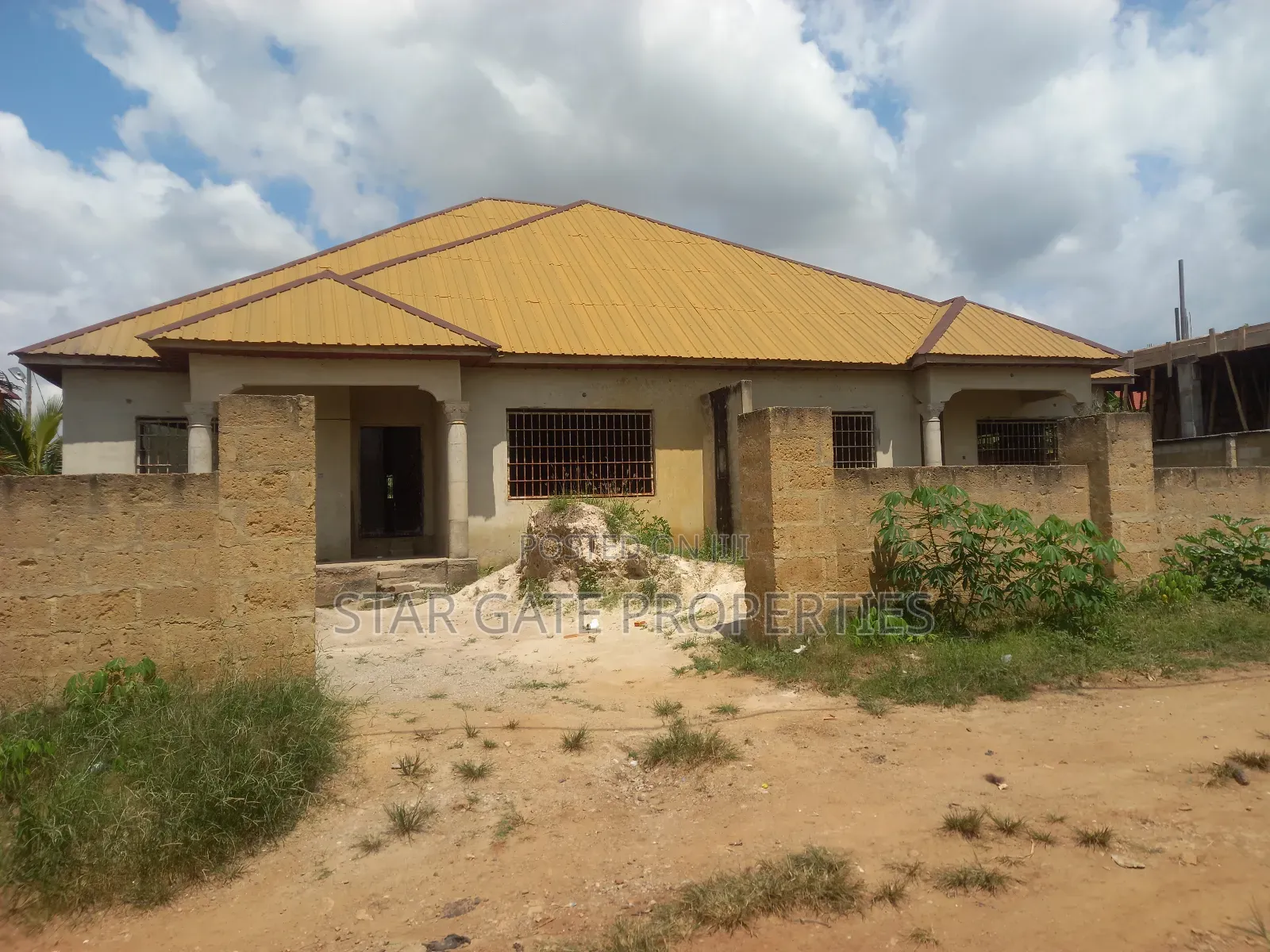 6bdrm House in Konkoli, Kumasi Metropolitan for sale