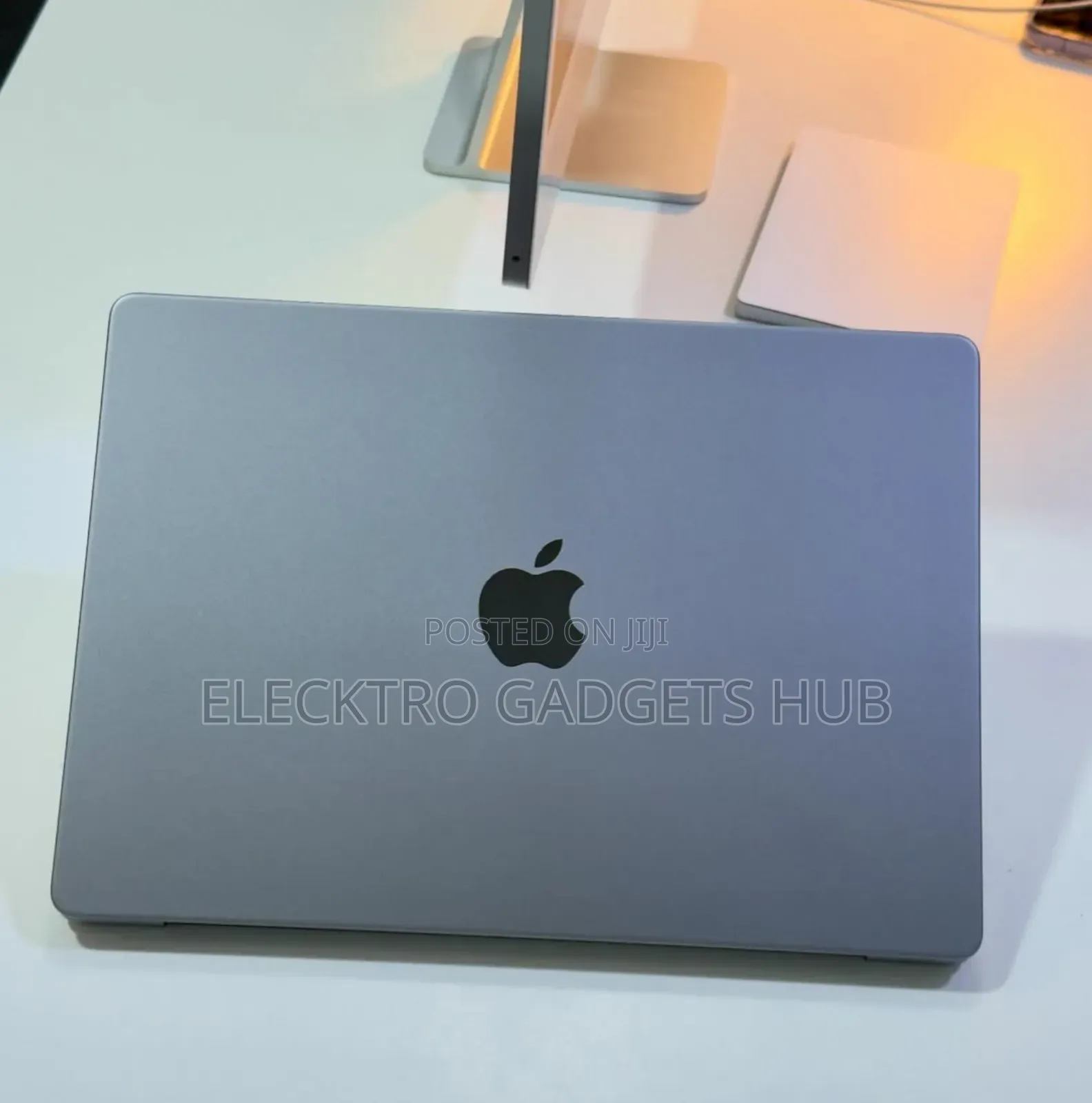 Laptop Apple MacBook Pro 2021 M1 16GB Apple M1 Pro SSD 512GB