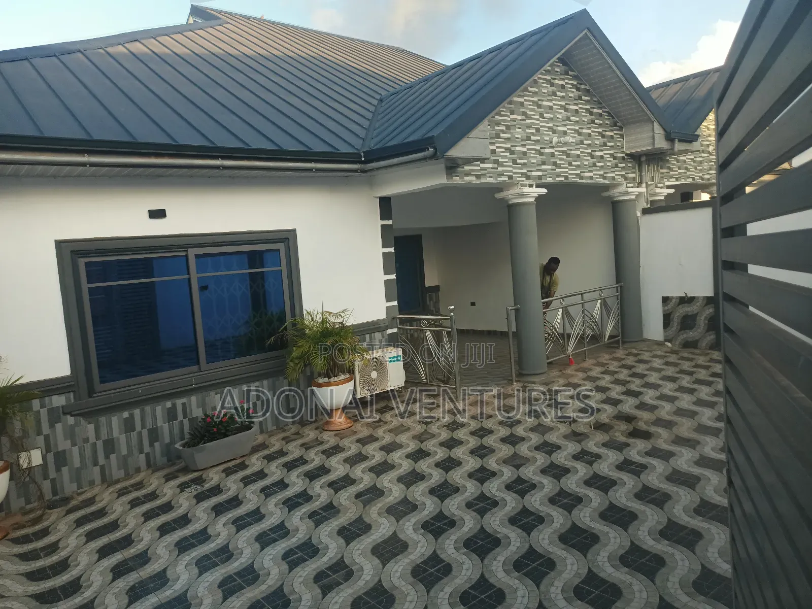 6bdrm House in Santasi Trede, Kumasi Metropolitan for sale