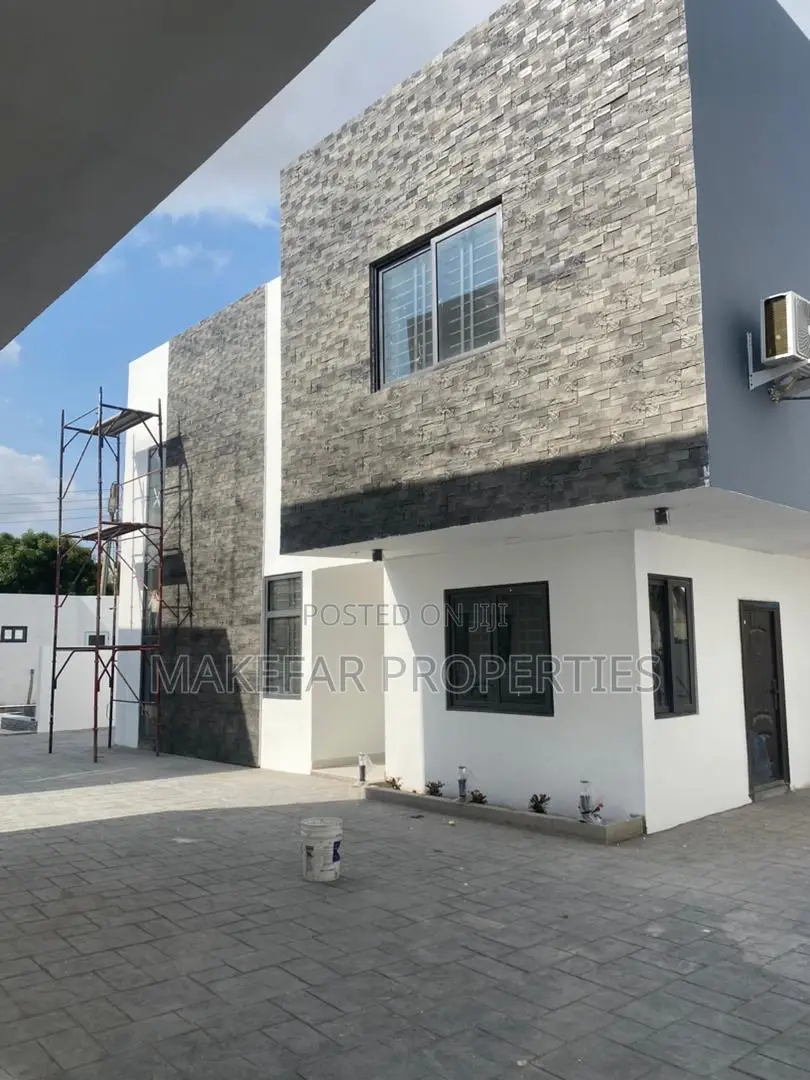 4bdrm House in Ashaley Botwe for sale