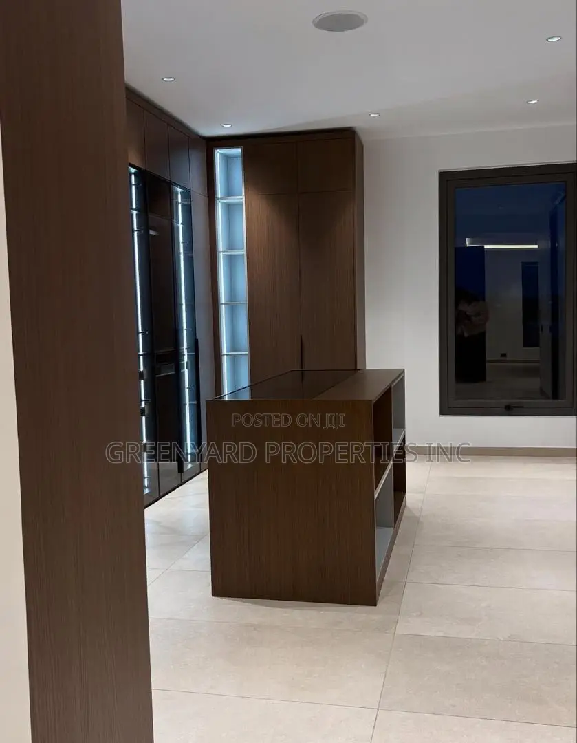 5bdrm House in Trasacco, Adjiriganor for sale