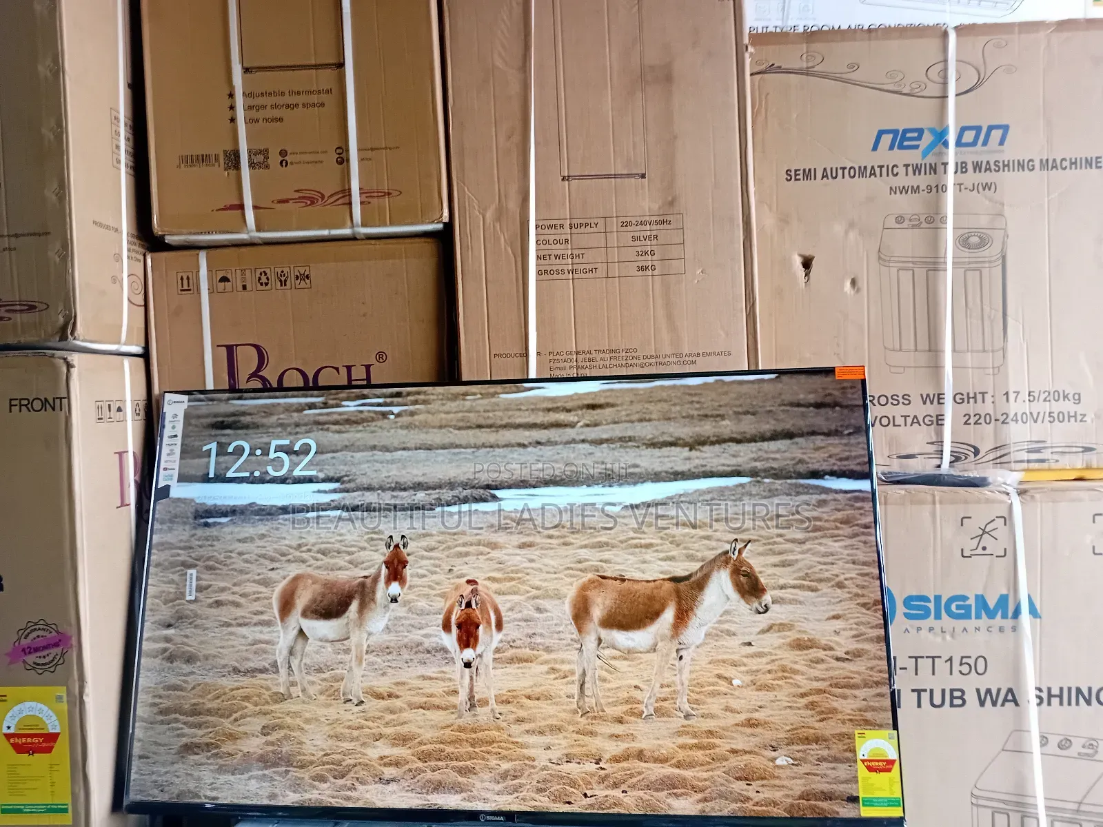 Beautiful 55-Inches Smart Flat Screen With Stunning Clarity Smooth Tv