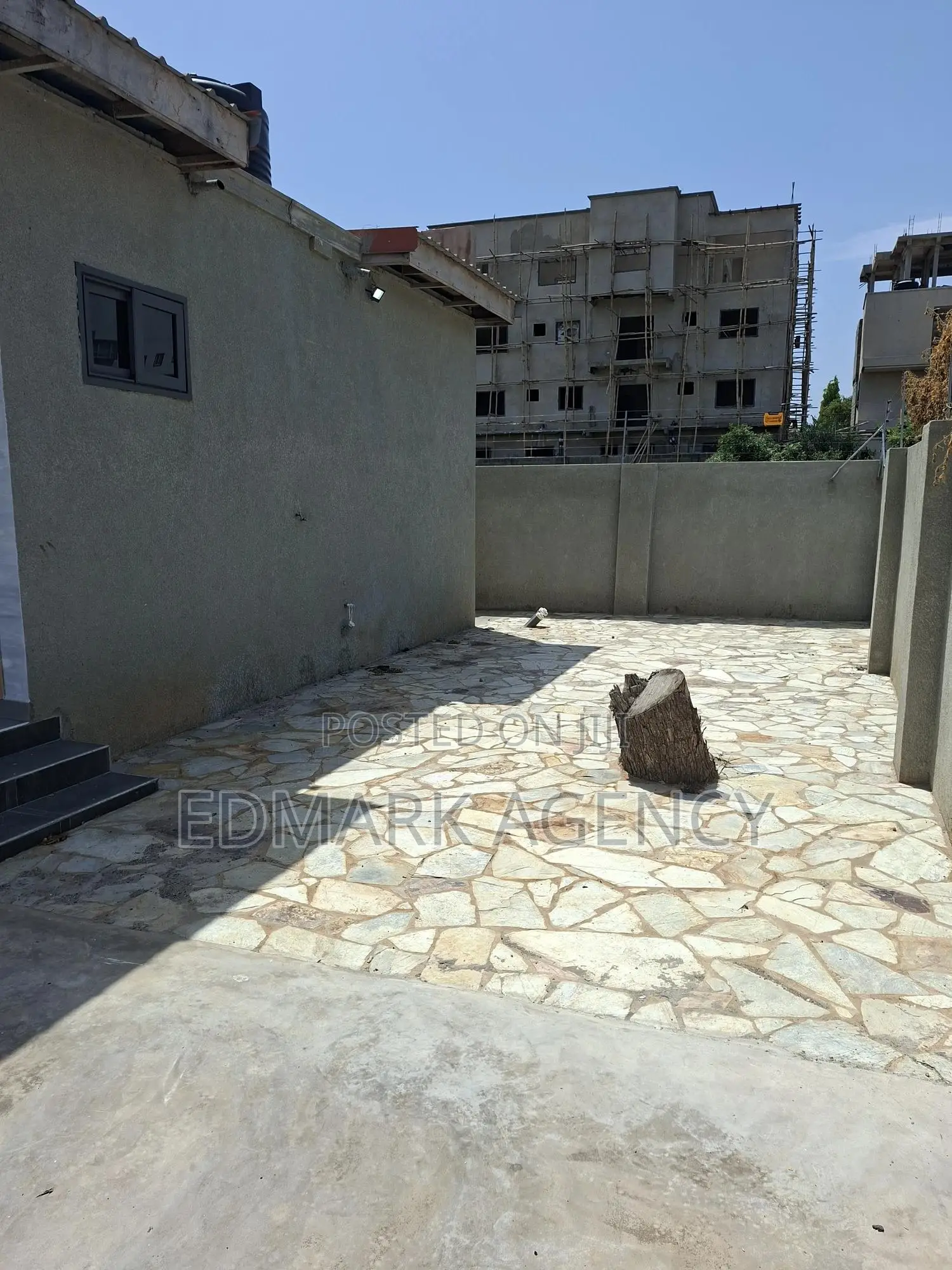 4bdrm House in East Airport, Accra Metropolitan for sale