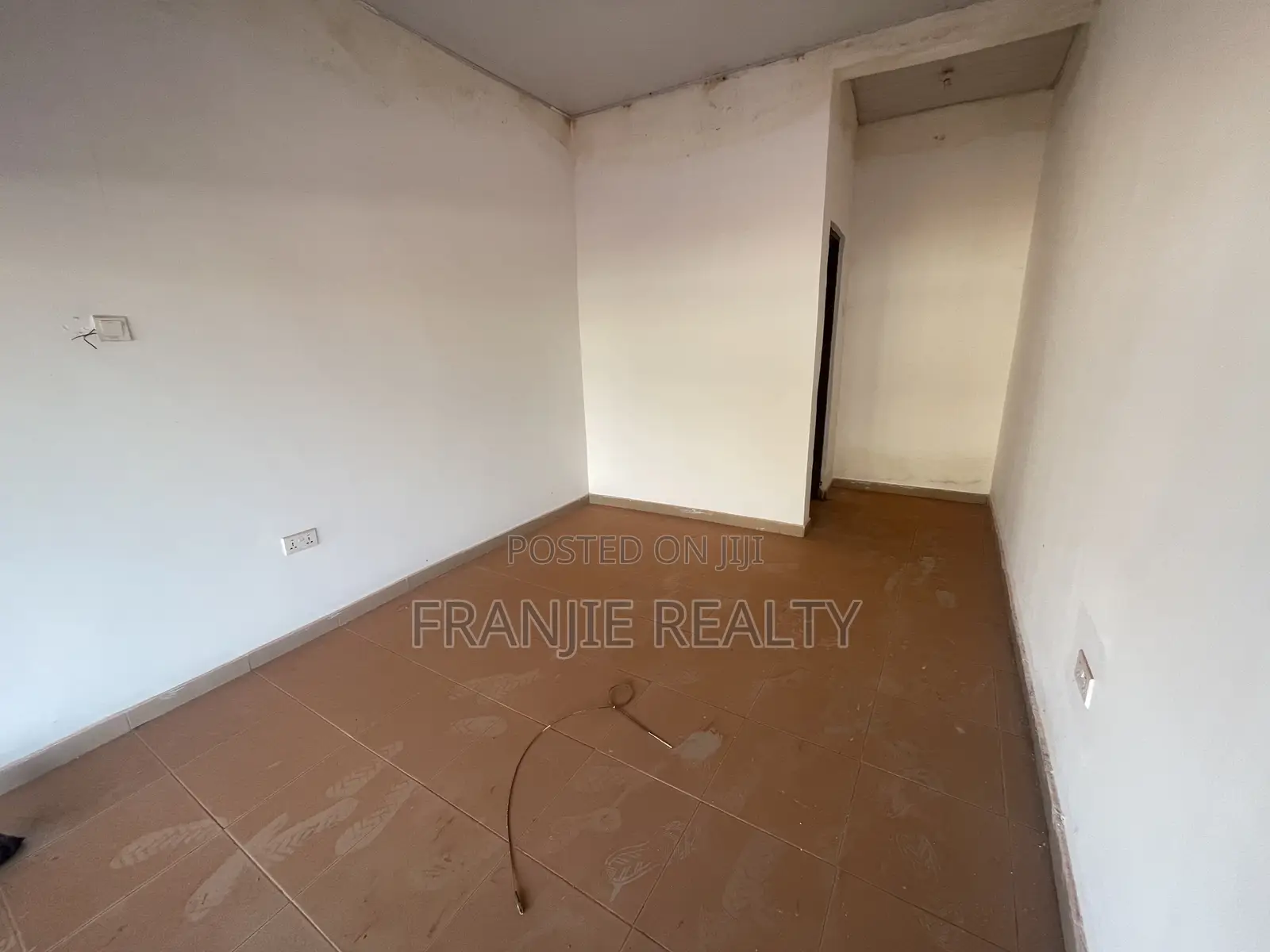 Store for Rent at Bortianor, Aplaku.