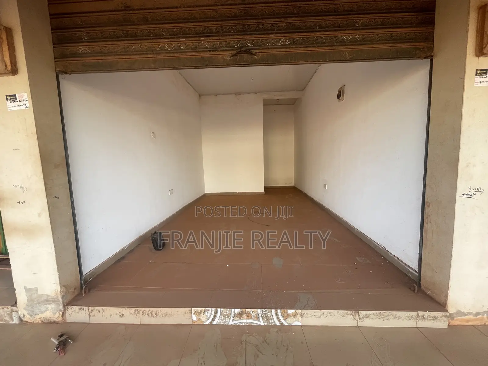 Store for Rent at Bortianor, Aplaku.