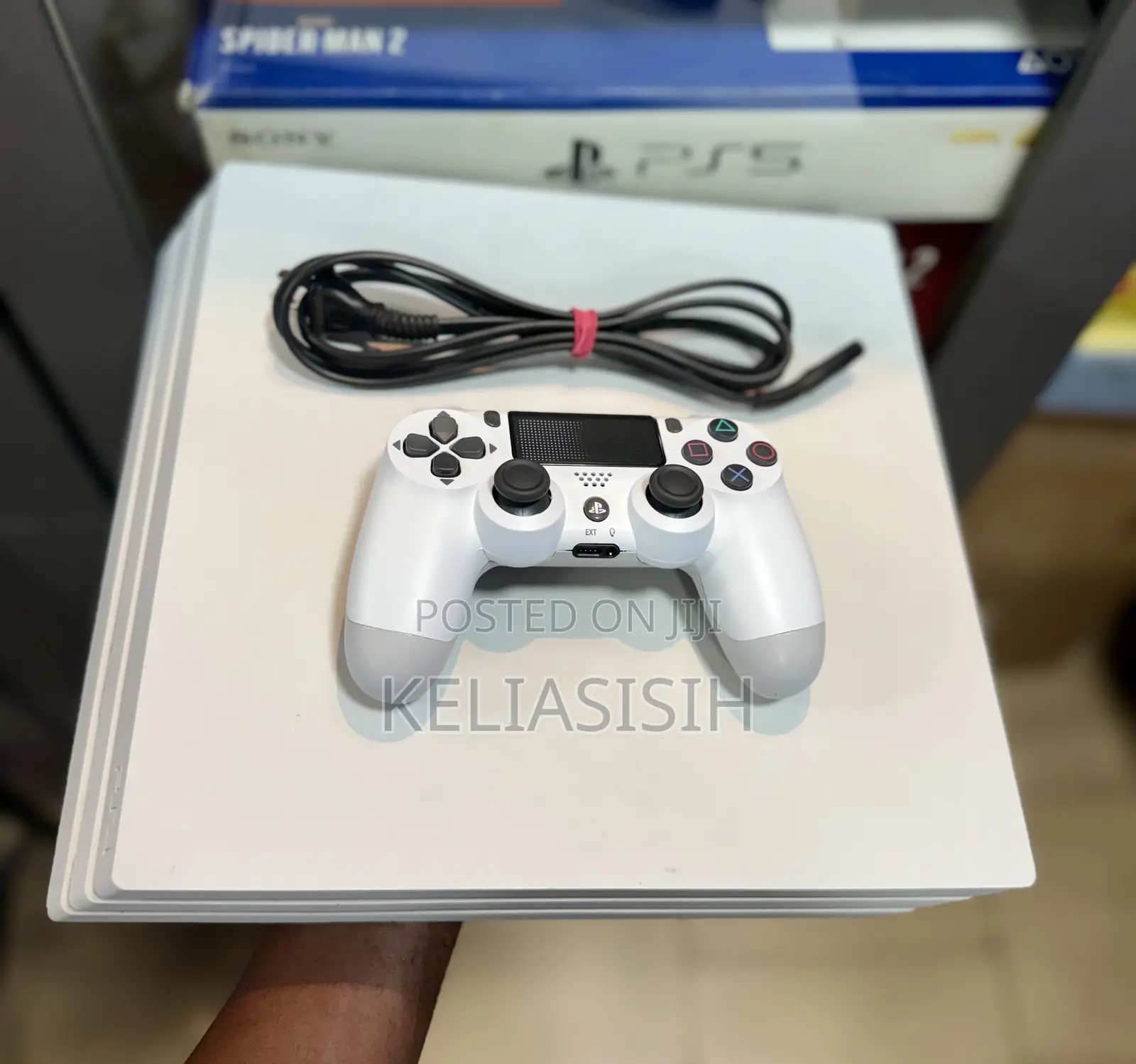 White Ps4 Pro 1tb