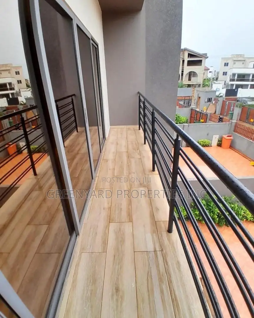 4bdrm Townhouse / Terrace in Trasacco, Adjiriganor for rent