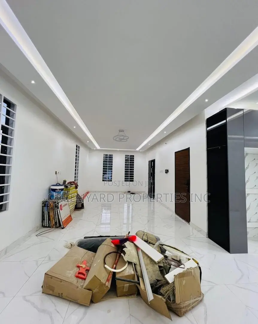 3bdrm House in Hills, East Legon for sale