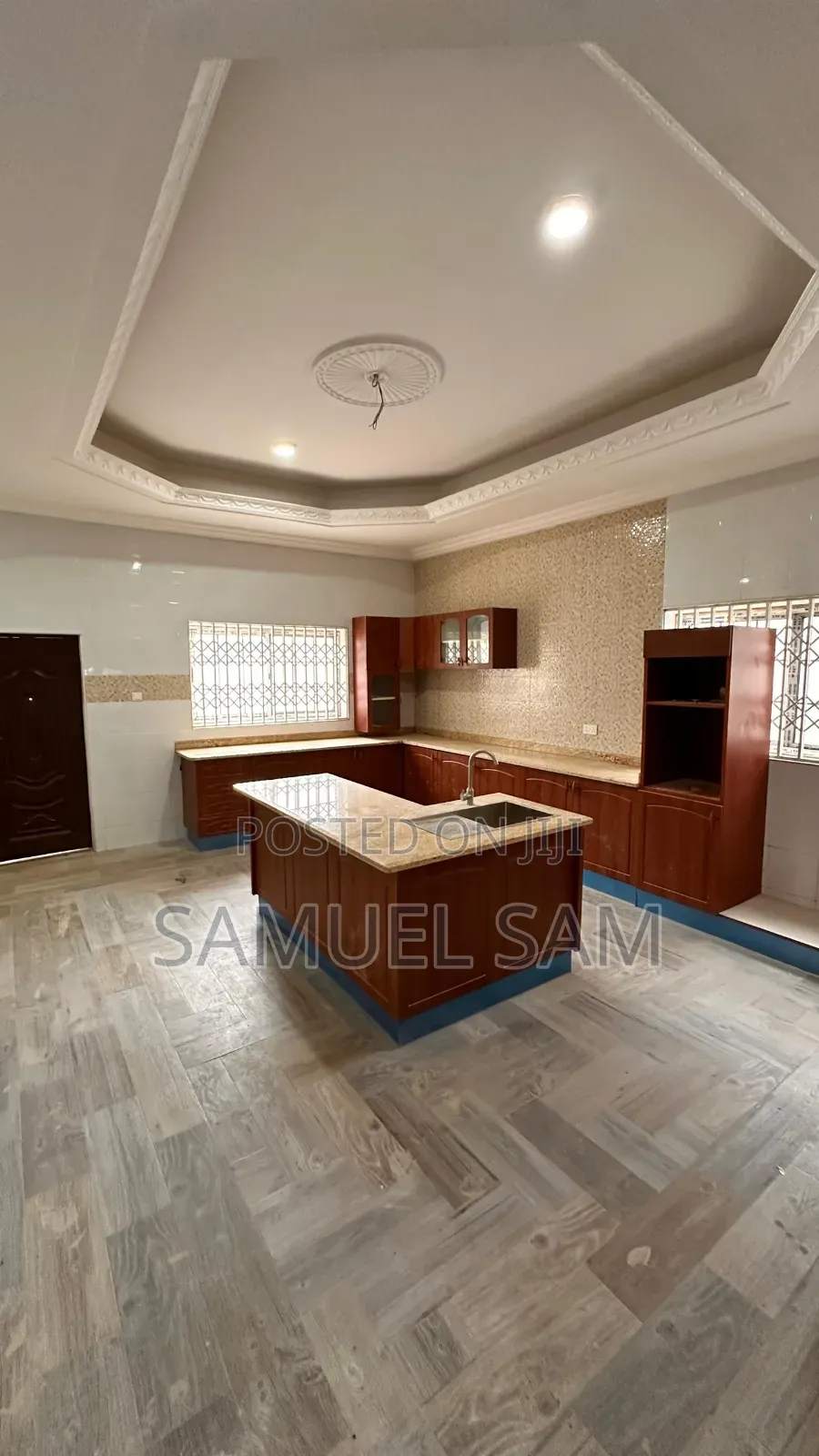 5bdrm House in East Legon School, Tema Metropolitan for sale