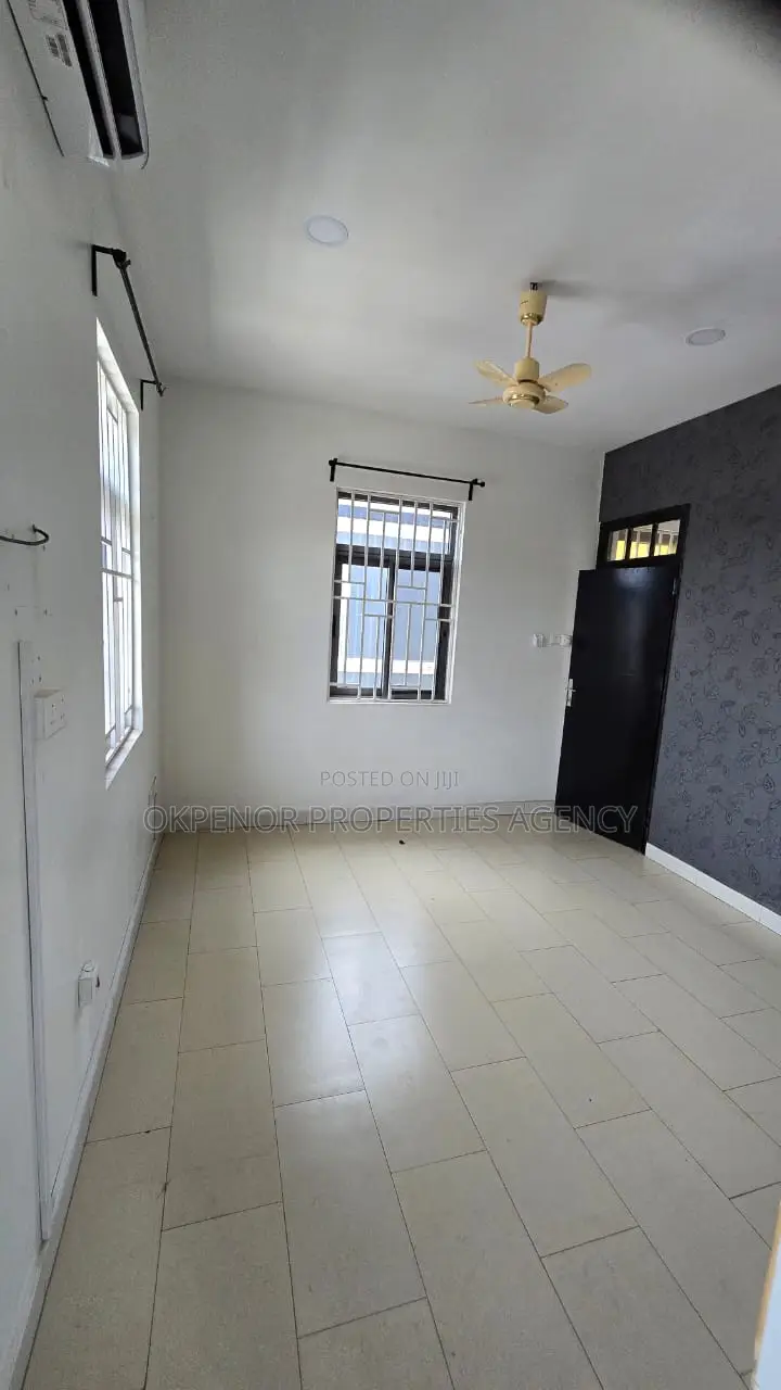 2bdrm House in Osu, Oxford Street for rent