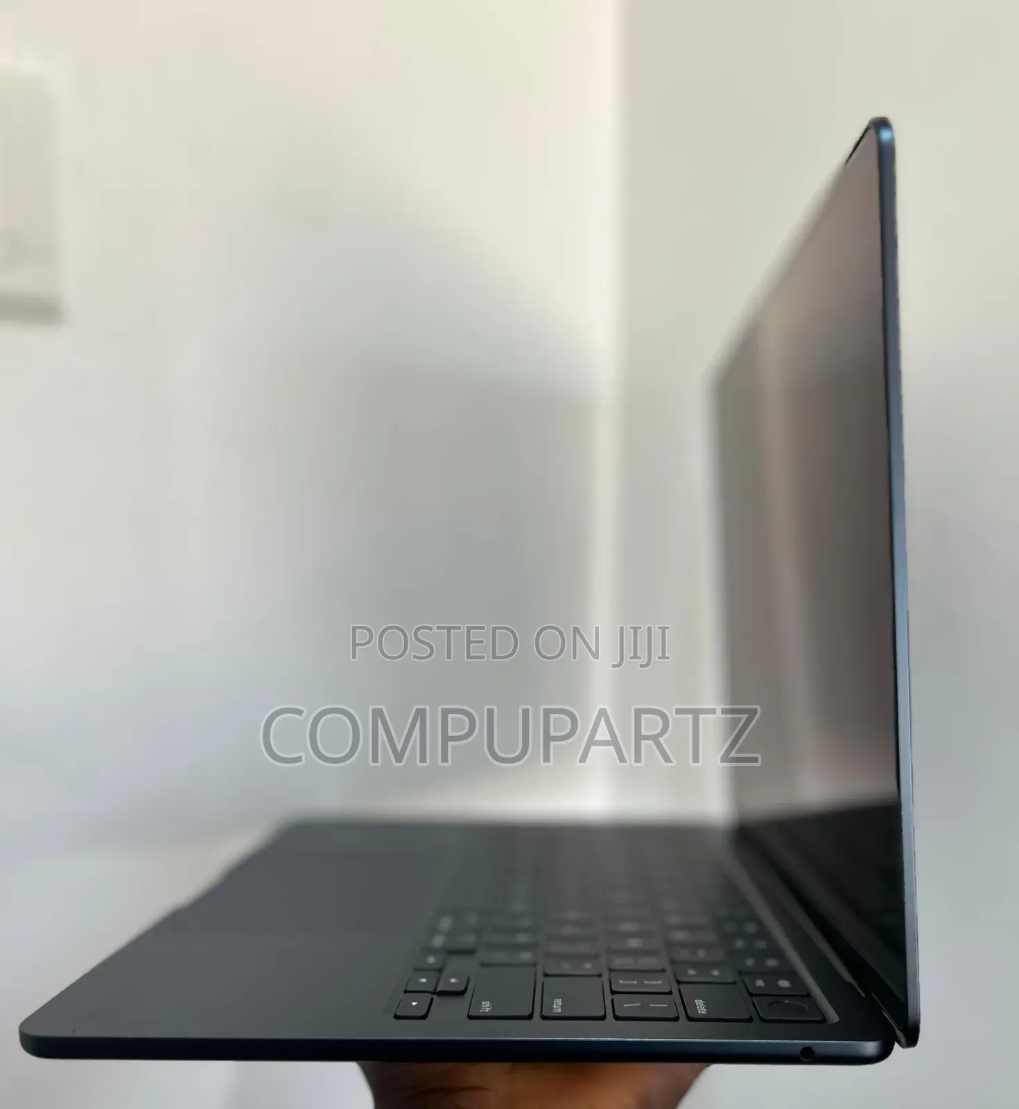 Laptop Apple MacBook Air 2022 M2 16GB Apple M2 SSD 256GB