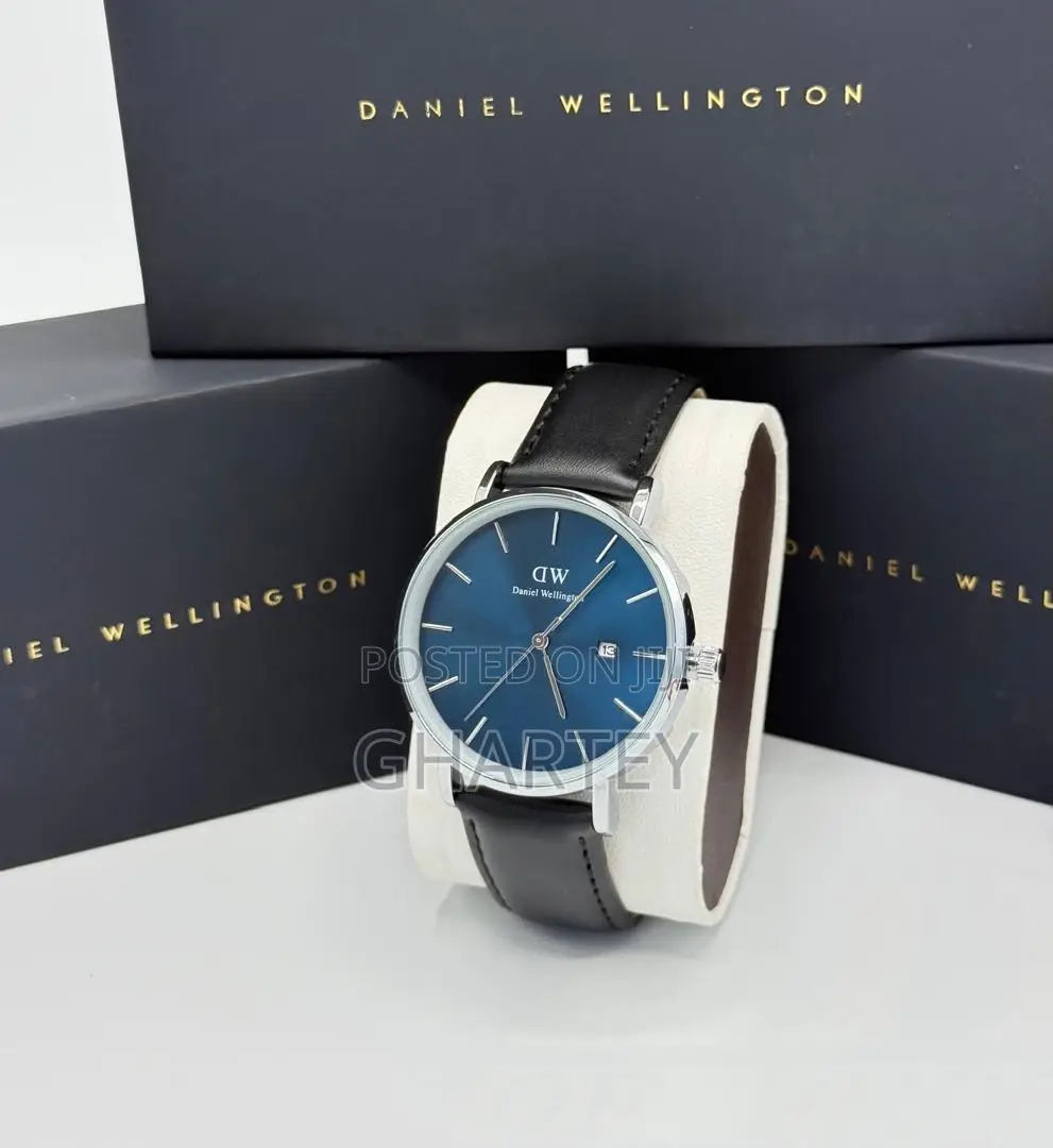 Daniel Wellington Round Dial Unisex Leather Watch