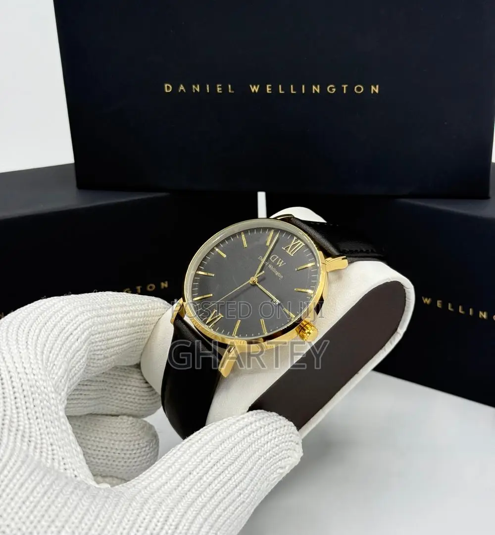 Daniel Wellington Round Dial Unisex Leather Watch