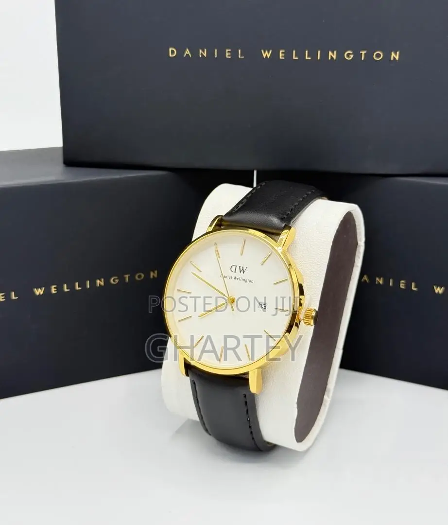 Daniel Wellington Round Dial Unisex Leather Watch