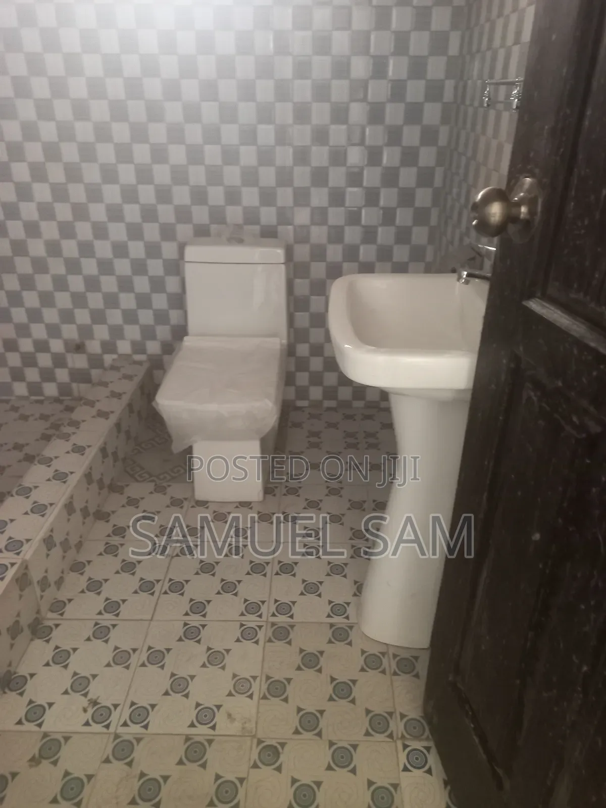 6bdrm House in Tema Golf City for rent