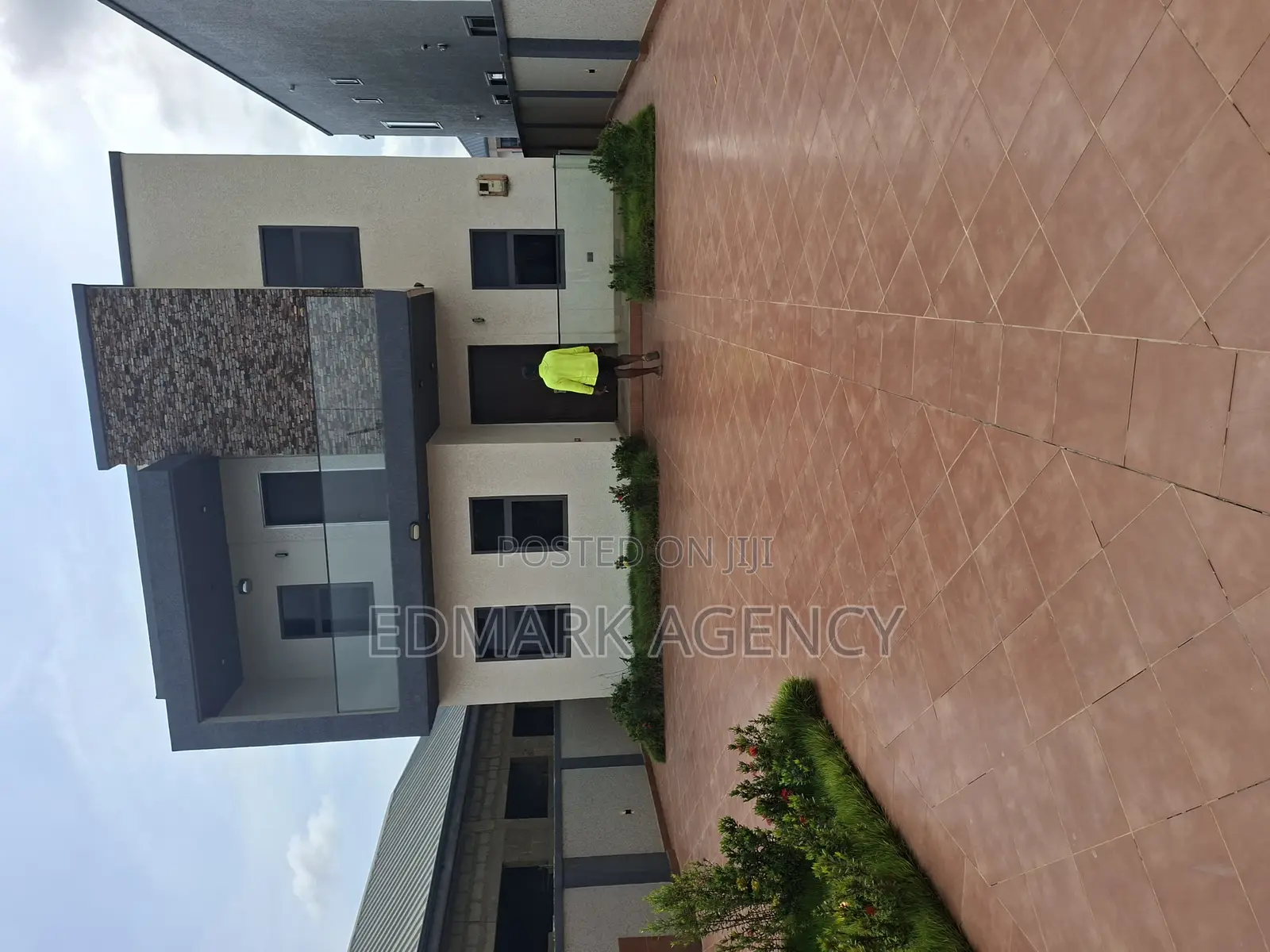 4bdrm House in Ashongman Estate, Police Station for sale