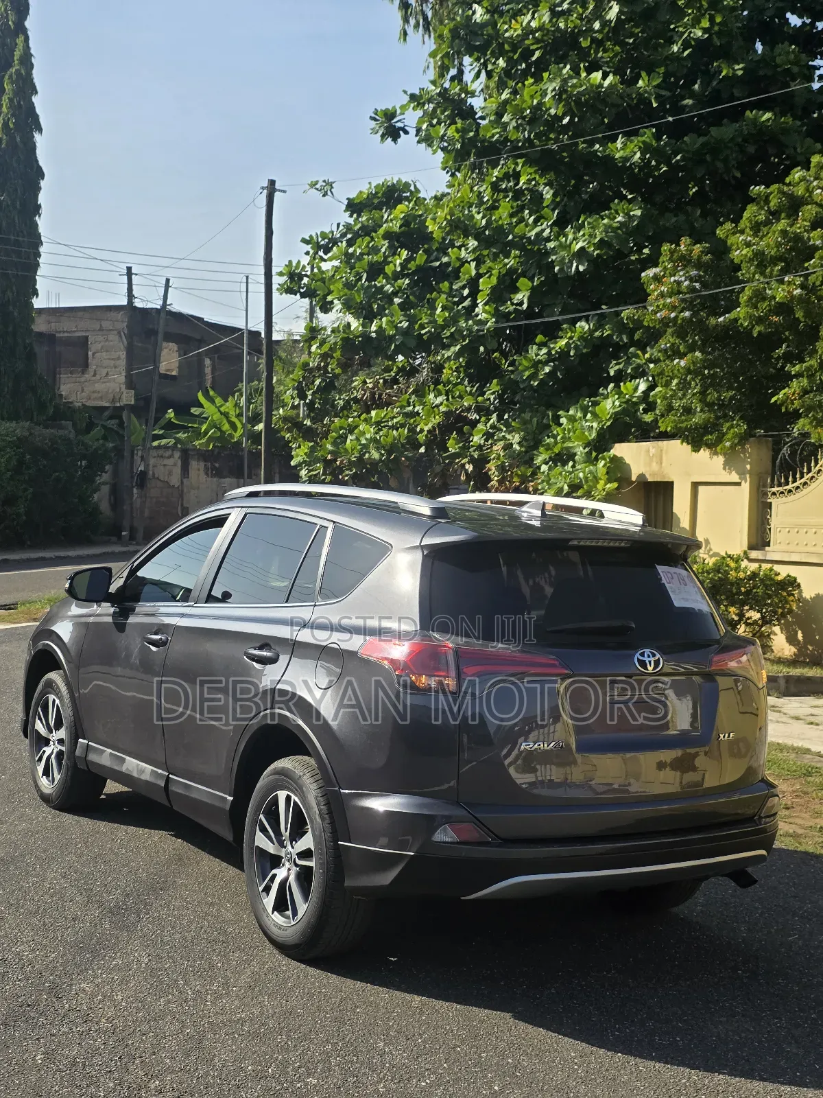 Toyota RAV4 XLE 4dr SUV AWD (2.5L 4cyl 6A) 2018 Gray
