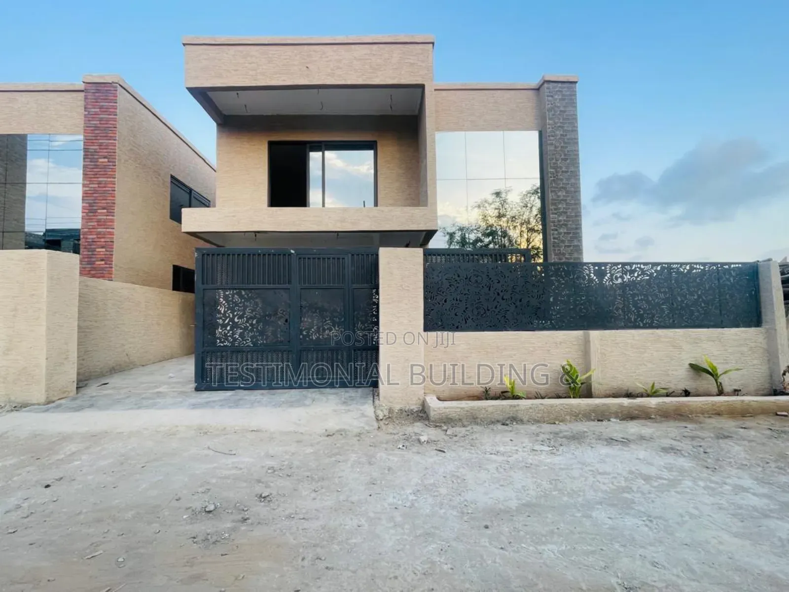 4bdrm House in Testimonial Building, School Junction for sale
