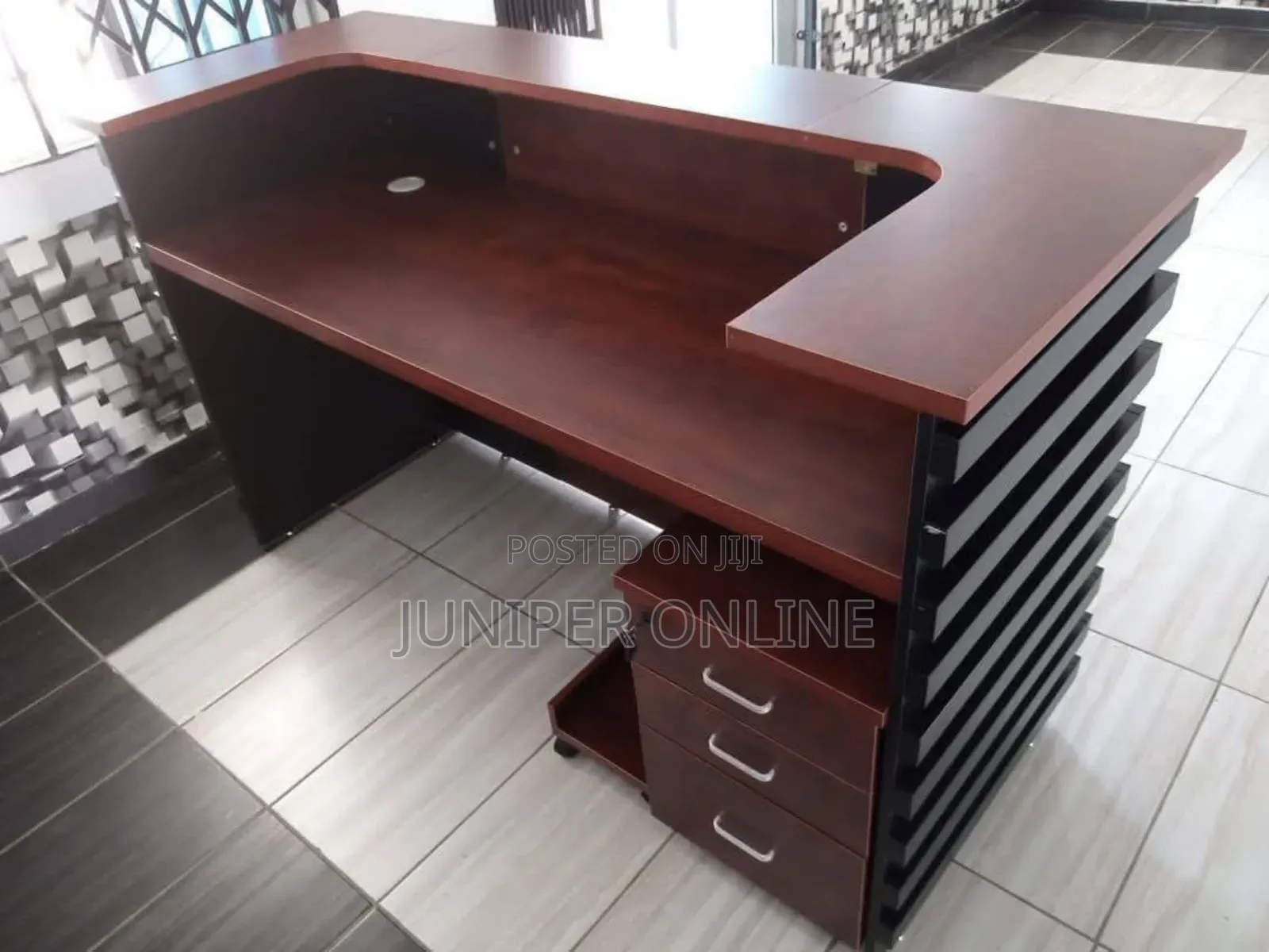 Receiption Desk Coffee Lores