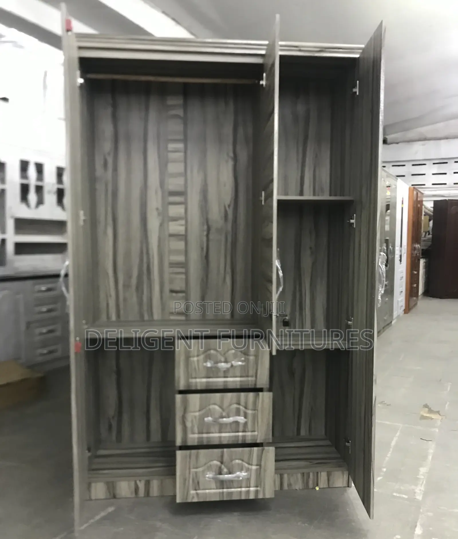Wardrobe (Three Doors)