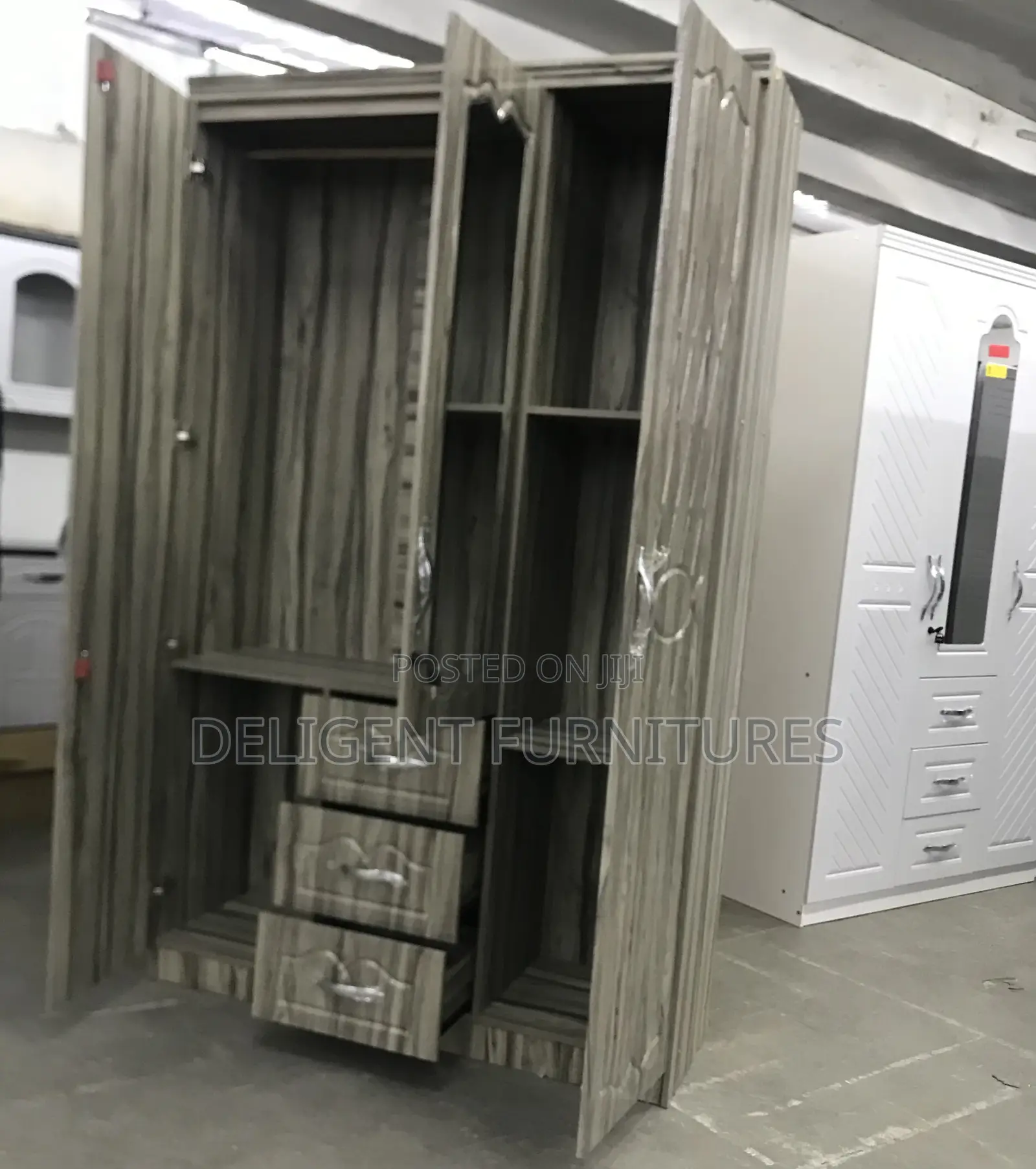 Wardrobe (Three Doors)