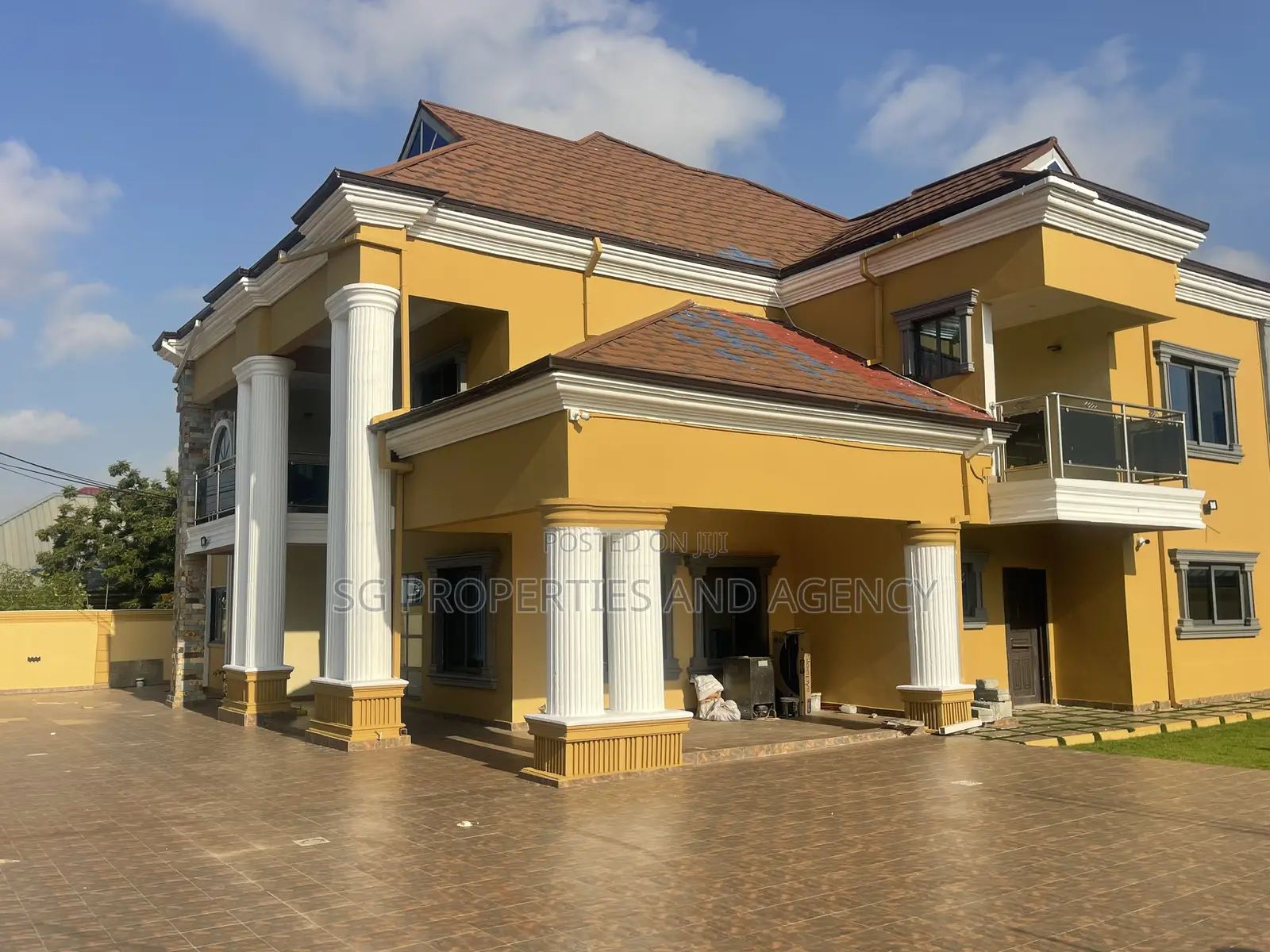 5bdrm Mansion in Lashibi, Sakumono for rent