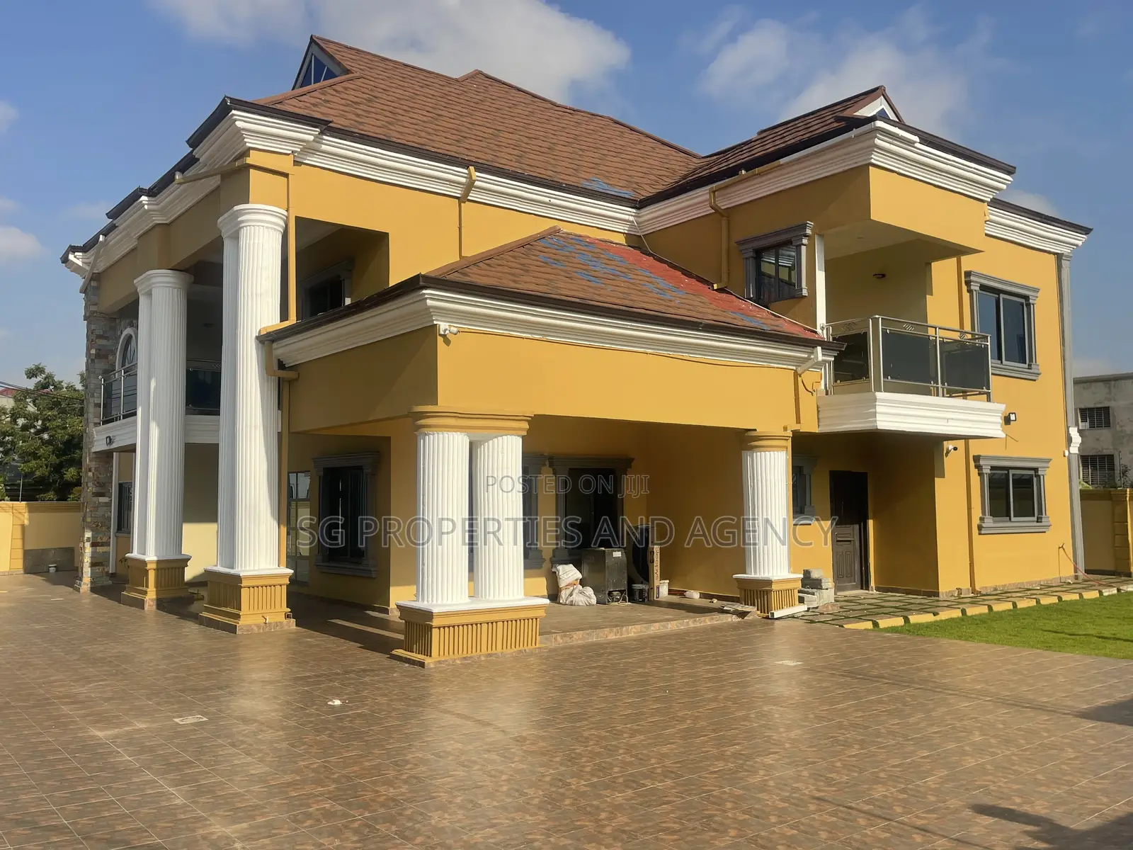 5bdrm Mansion in Lashibi, Sakumono for rent