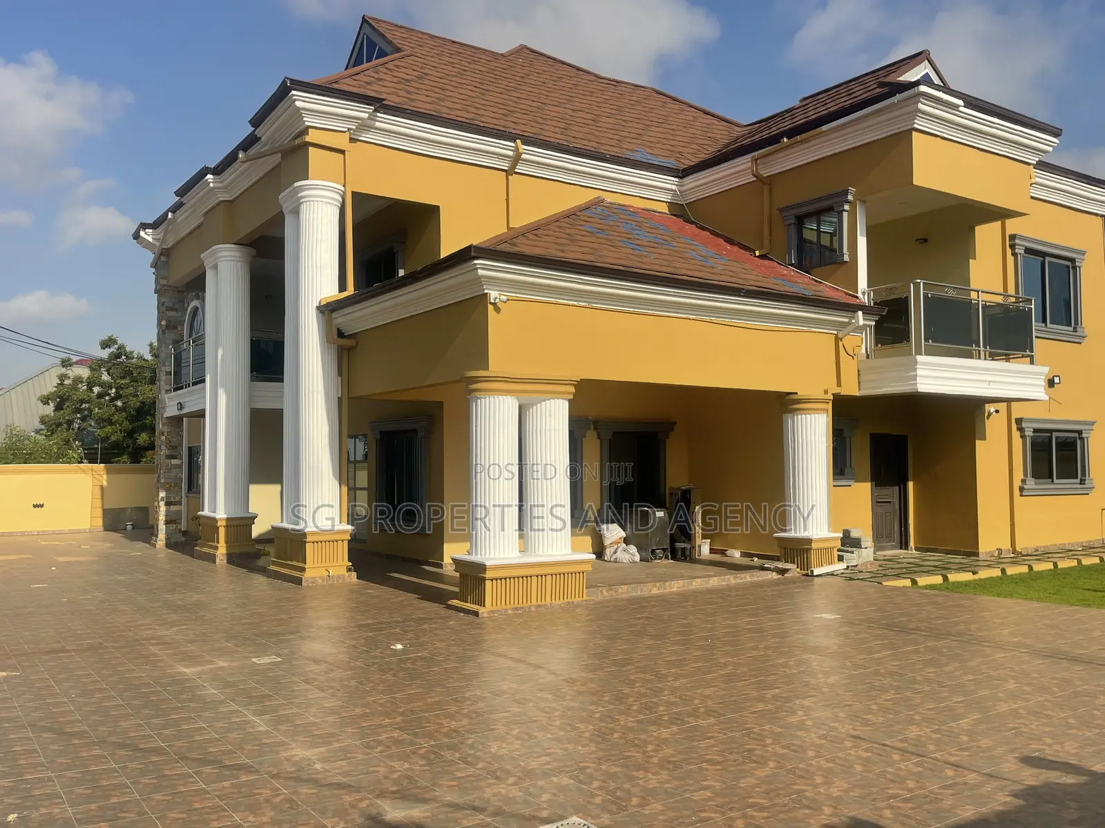 5bdrm Mansion in Lashibi, Sakumono for rent