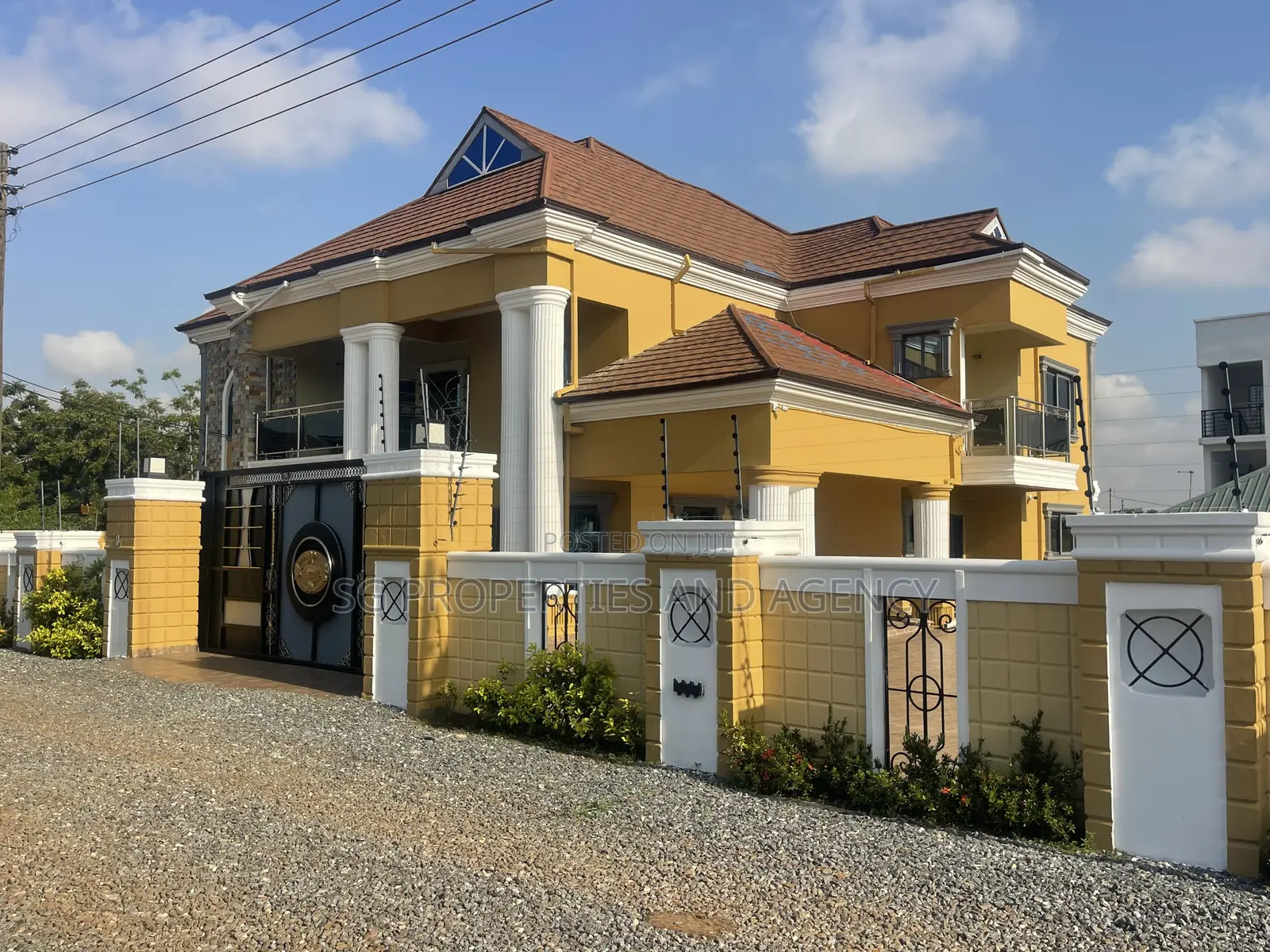 5bdrm Mansion in Lashibi, Sakumono for rent