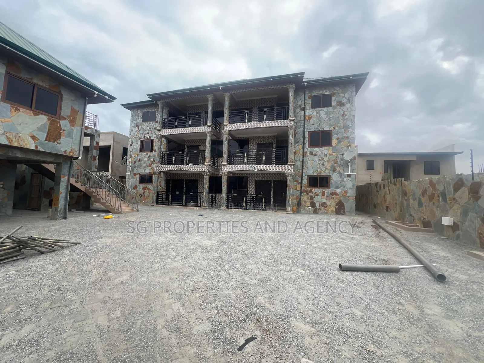 2bdrm Apartment in Lashibi, Sakumono for rent