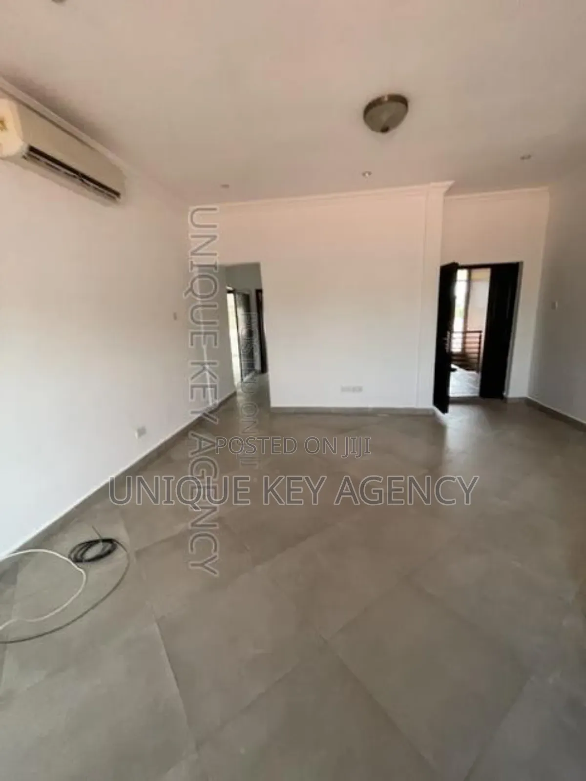 3bdrm Apartment in Unique Key Agency, Dzorwulu for rent