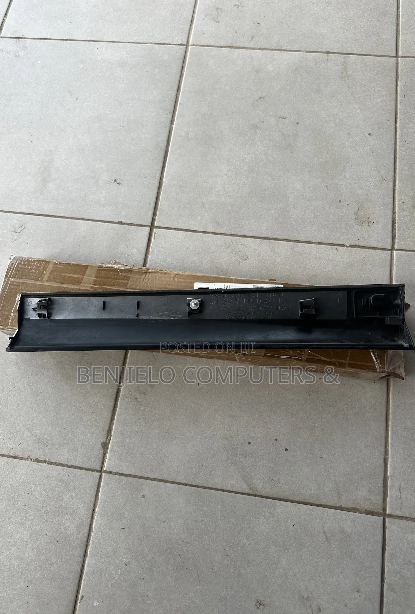 2022-2025 Mitsubishi Outlander Back Door Lower Mould Cover