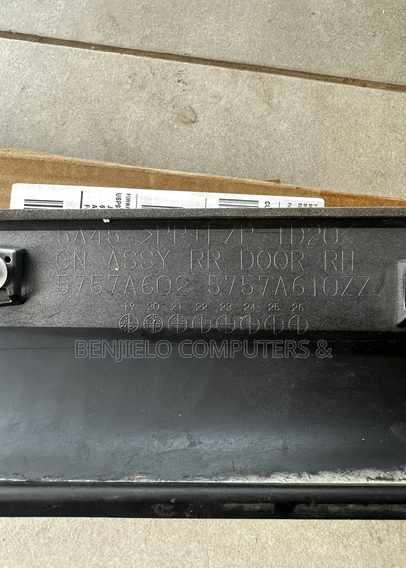 2022-2025 Mitsubishi Outlander Back Door Lower Mould Cover