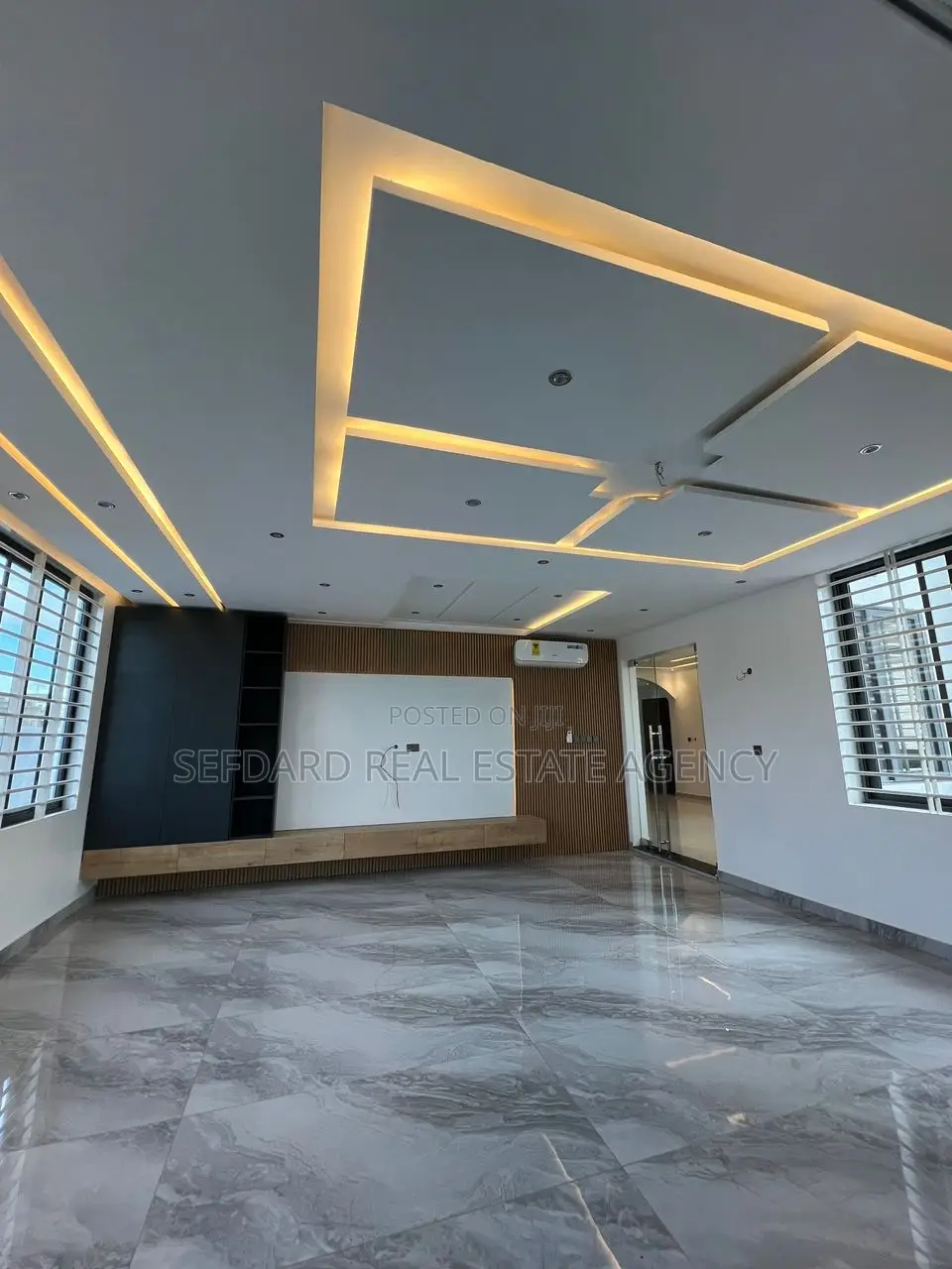 5bdrm Mansion in East Legon for sale