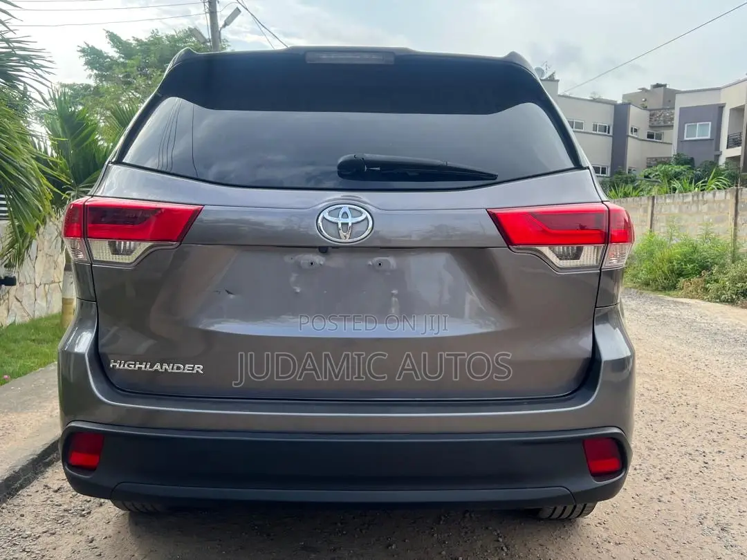 Toyota Highlander LE 2019