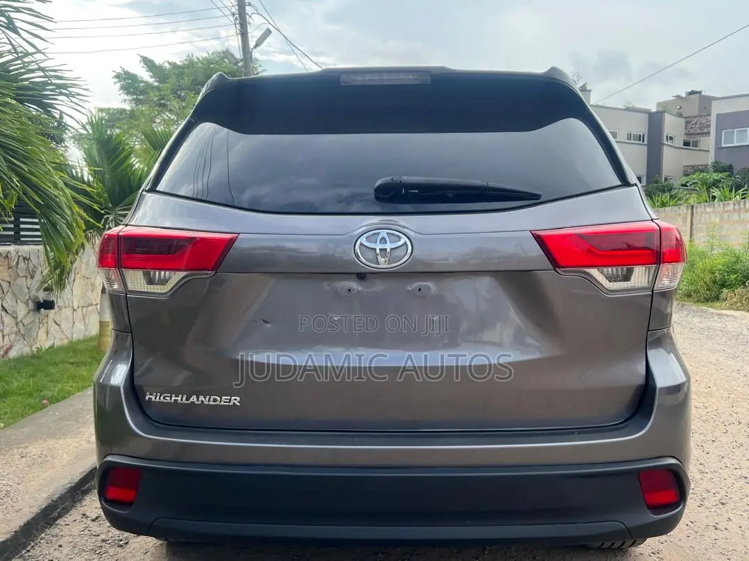Toyota Highlander LE 2019