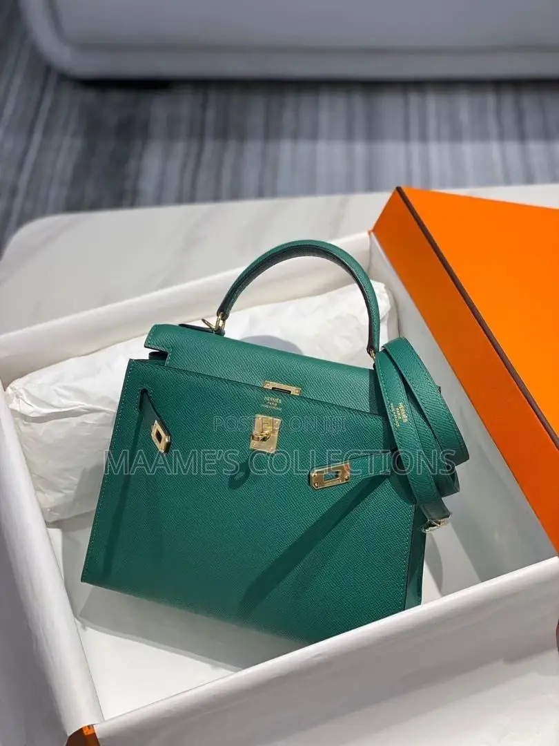 Hermes Ladies Handbag (Comes With a Box and a Long Strap )
