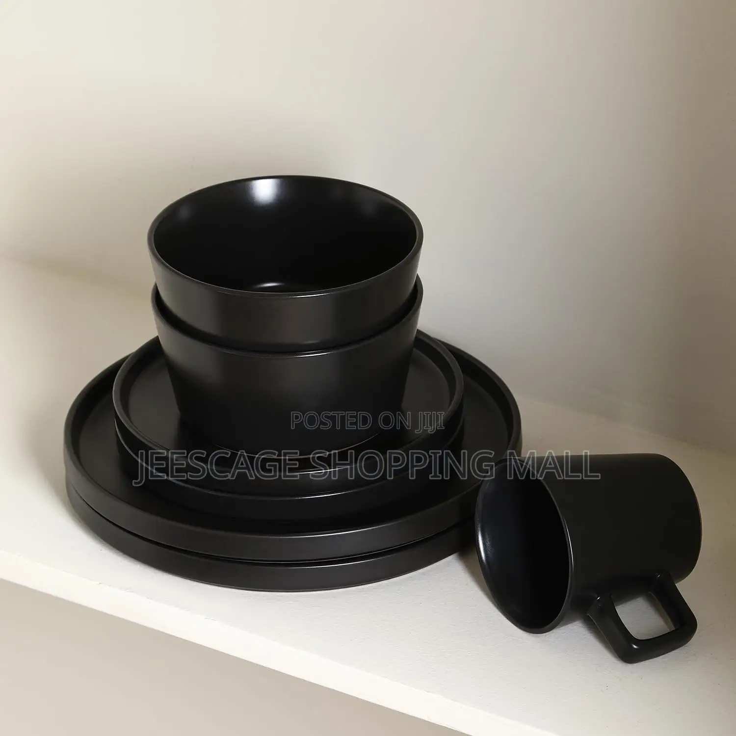 16-Piece Set of Black Stoneware Dinnerware