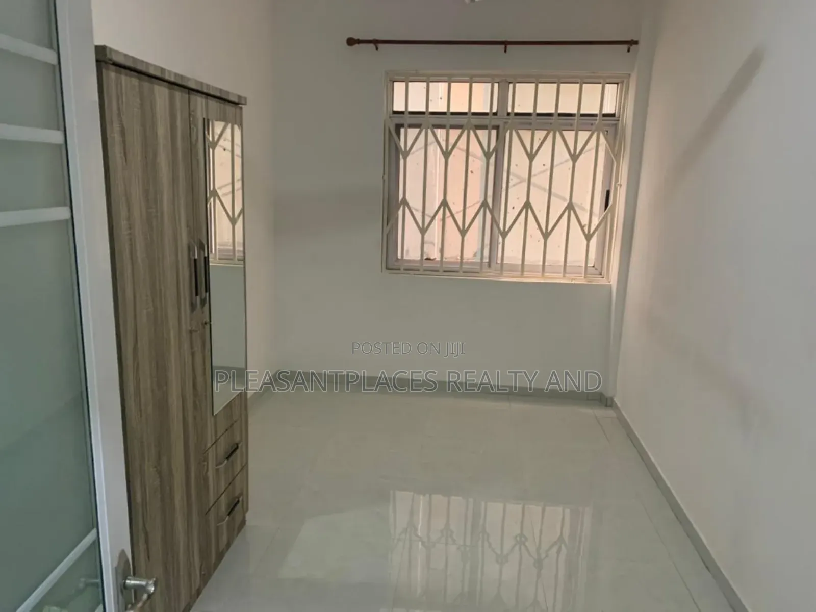 3bdrm Apartment in Pleasantplaces, Dzorwulu for rent