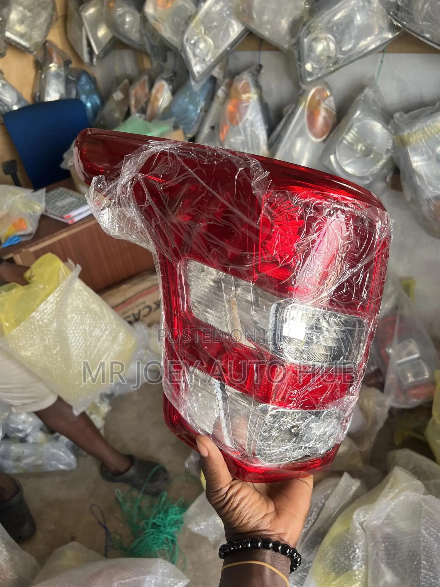 Mitsubishi L200 2015 2016 2017 2018 Tail Light