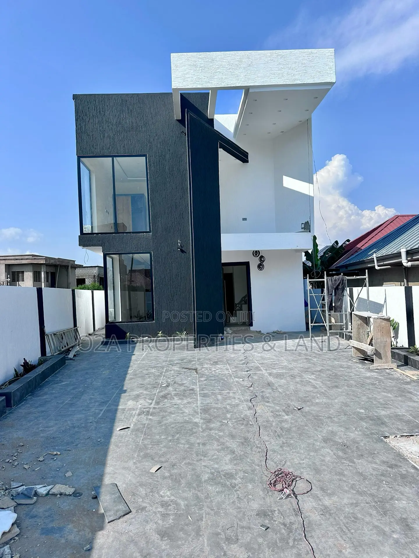 4bdrm House in Sakumono for sale