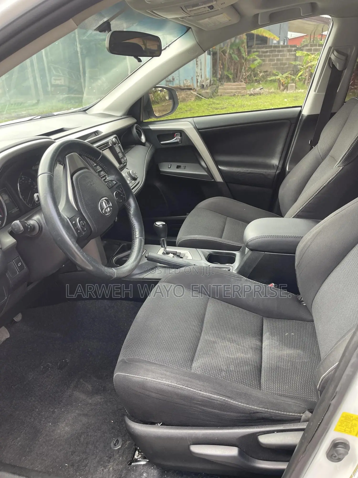 Toyota RAV4 XLE FWD (2.5L 4cyl 6A) 2017 White