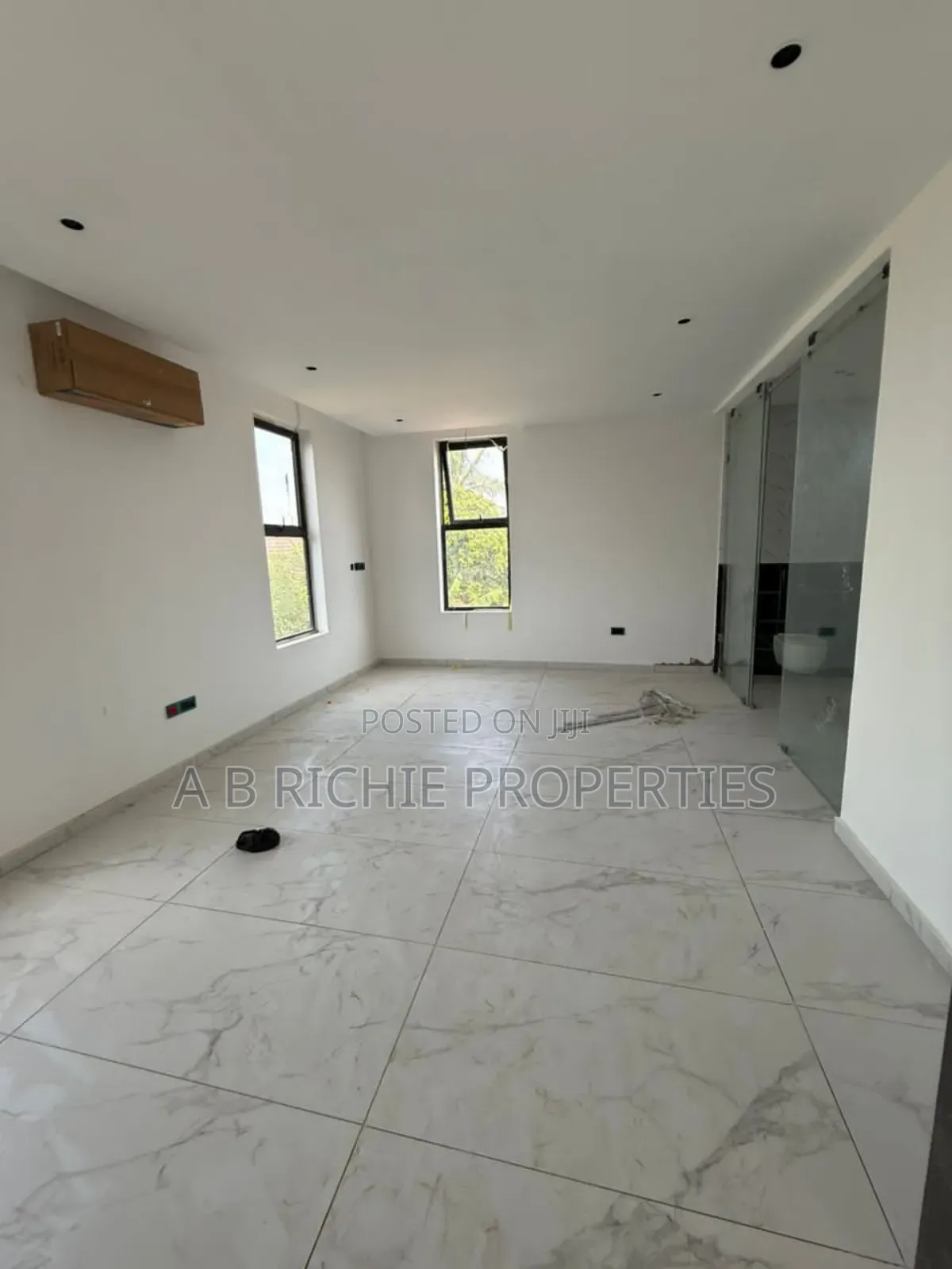 4bdrm Townhouse/Terrace in Ab Richie Properties, East Legon for sale