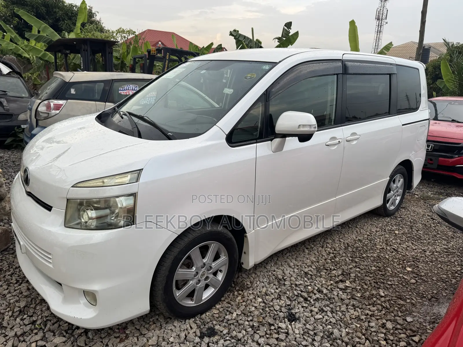 Toyota Voxy 2013 White