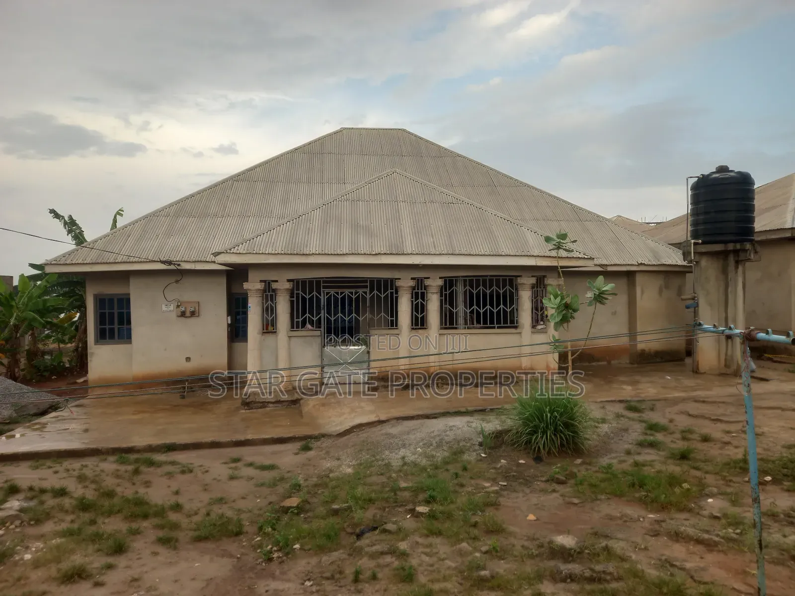 5bdrm House in Agyaako Buoho, Kumasi Metropolitan for sale